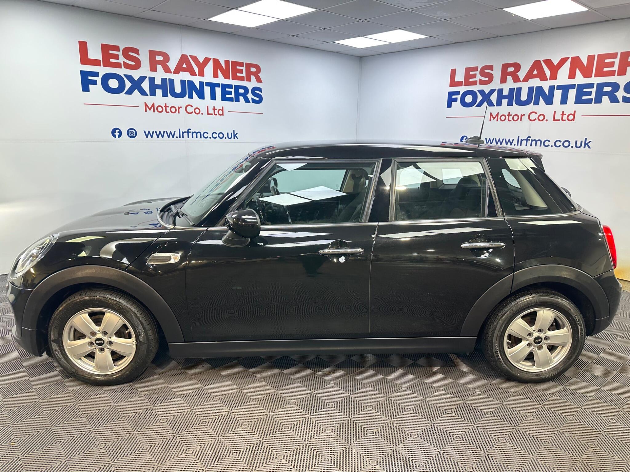 Mini Hatch view 5