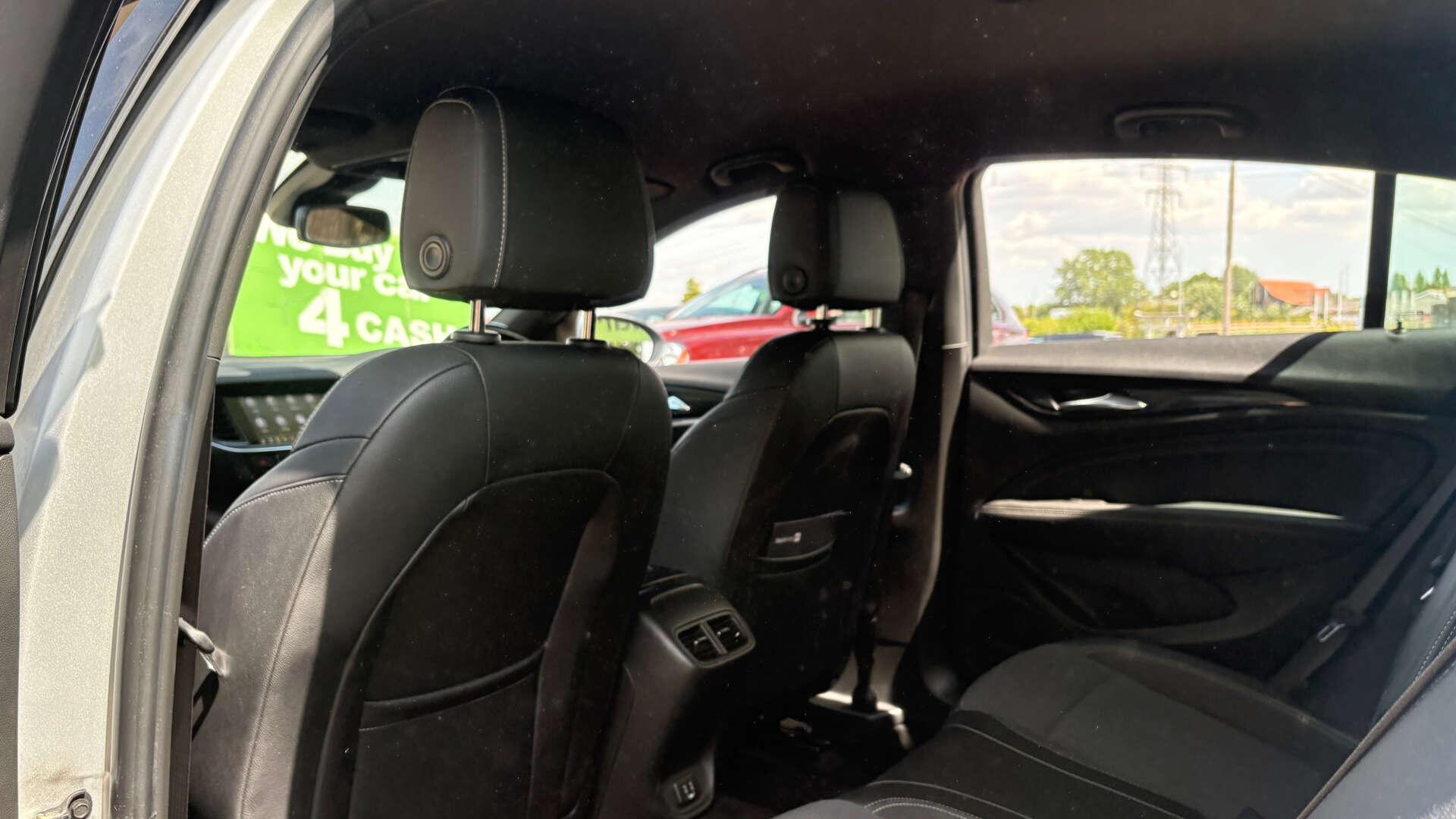 Vauxhall Insignia view 12