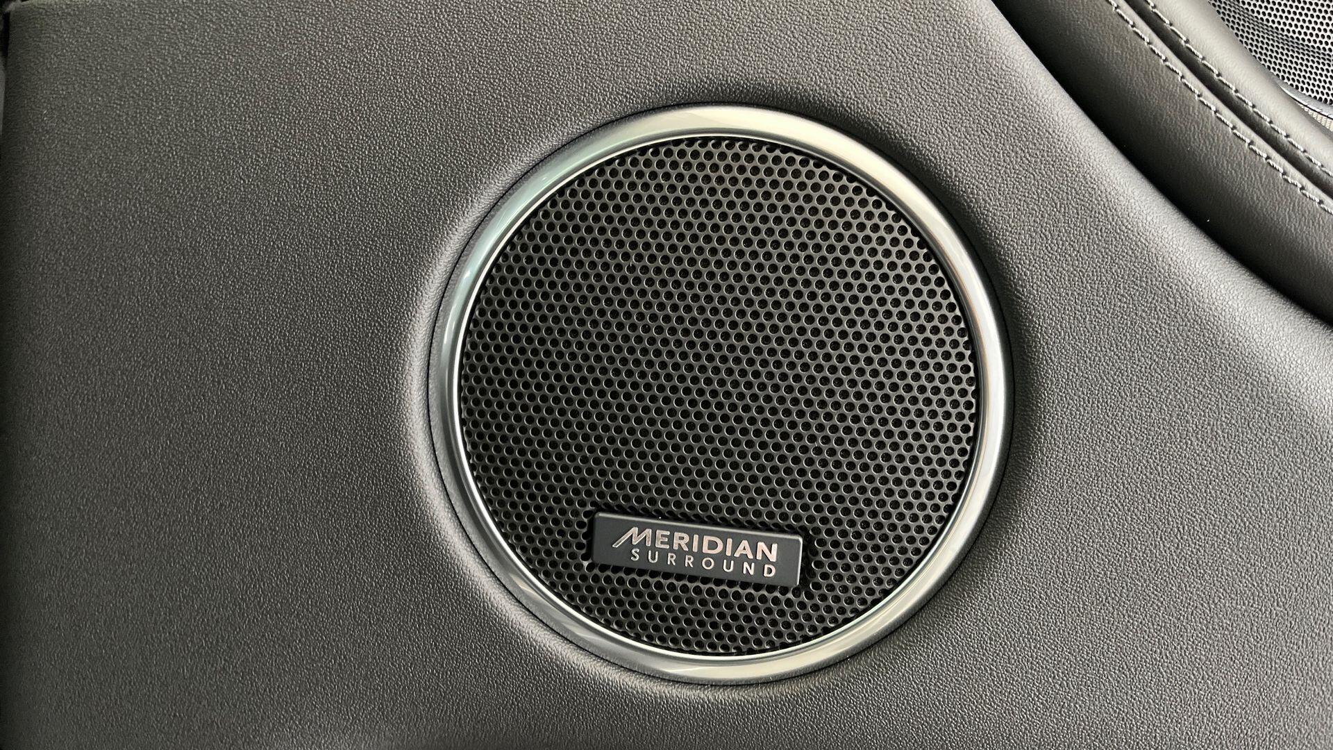 Land Rover Discovery Sport view 27