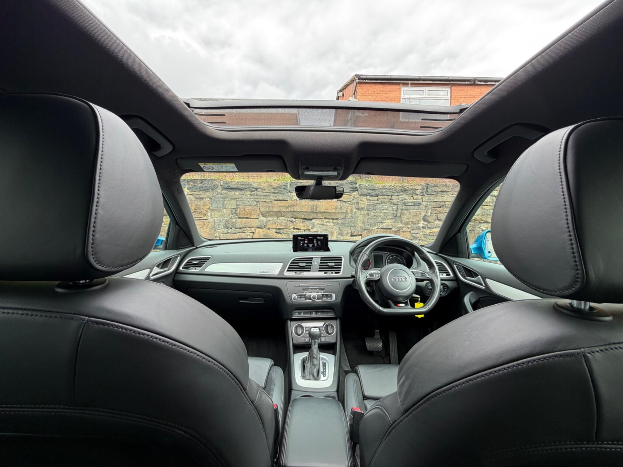 Audi Q3 view 11
