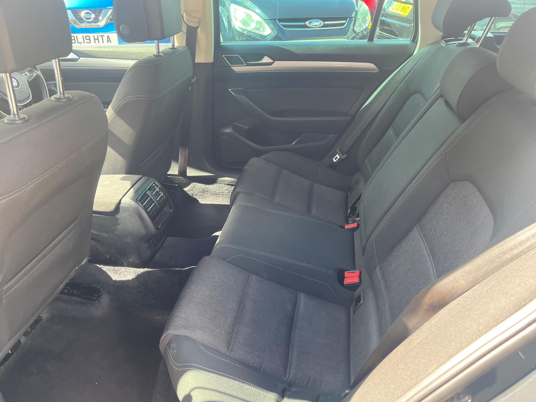 Volkswagen Passat view 12