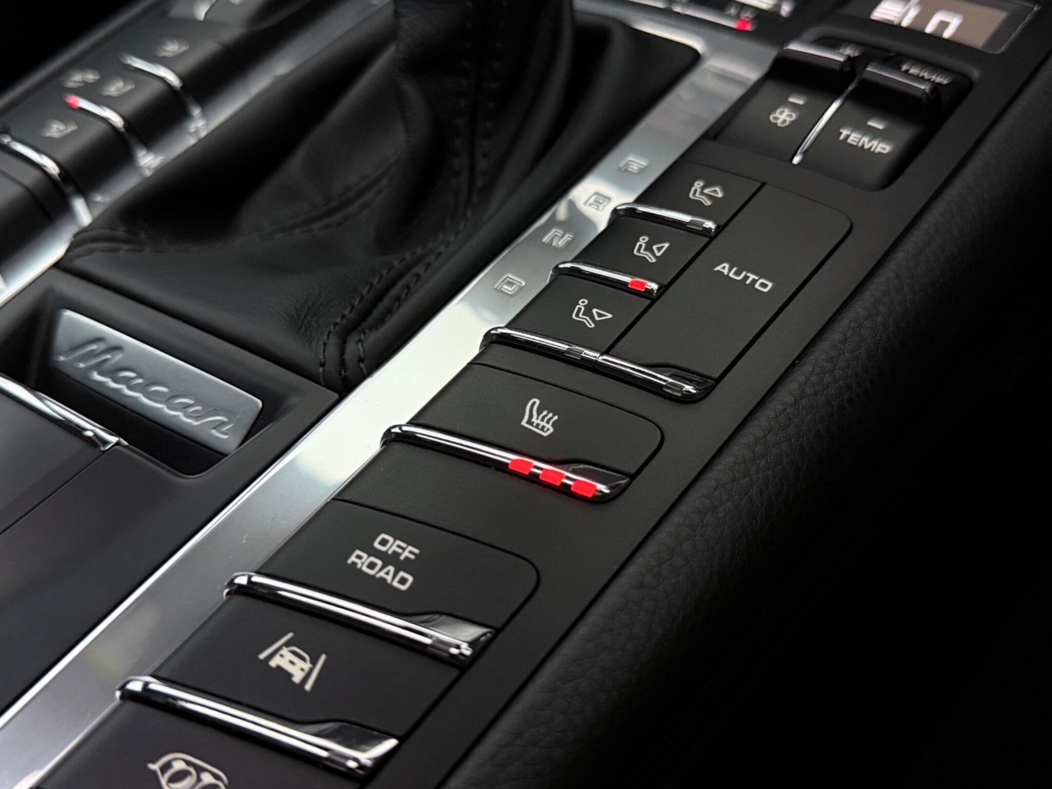 Porsche Macan view 35