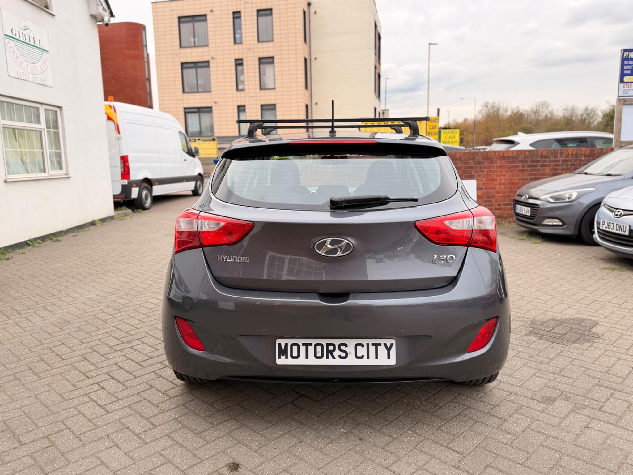 Hyundai i30 view 8
