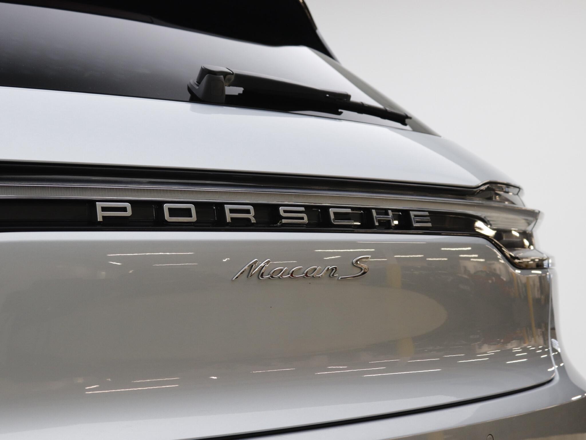 Porsche Macan view 20