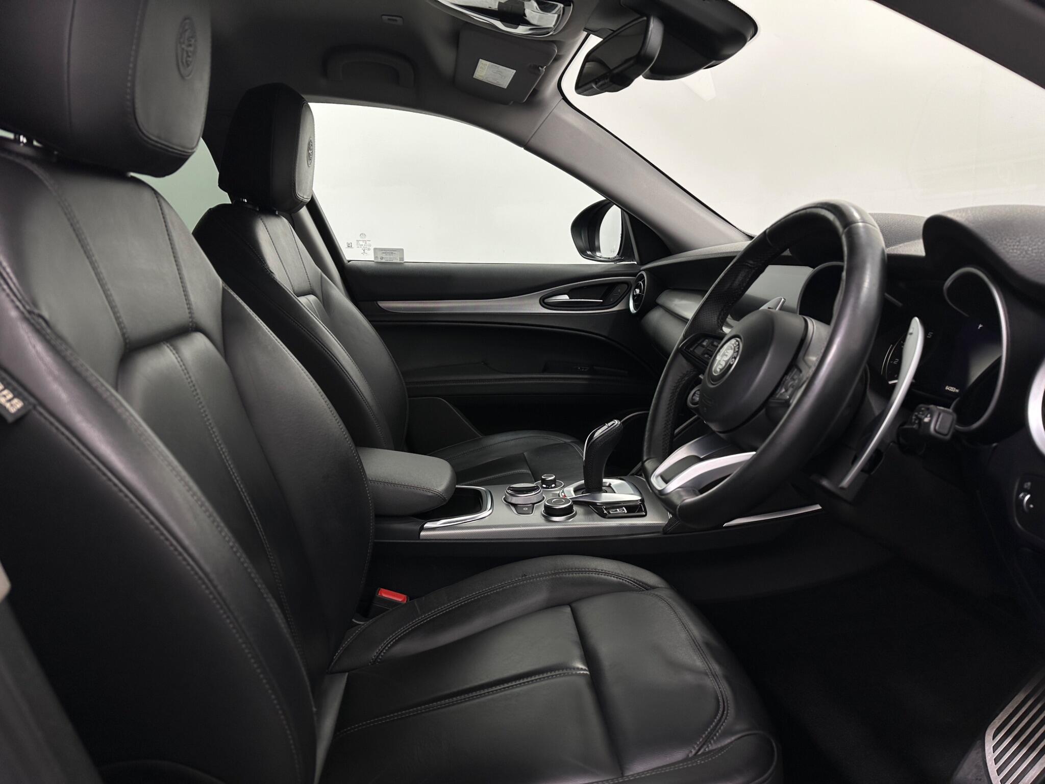 Alfa Romeo Stelvio view 31