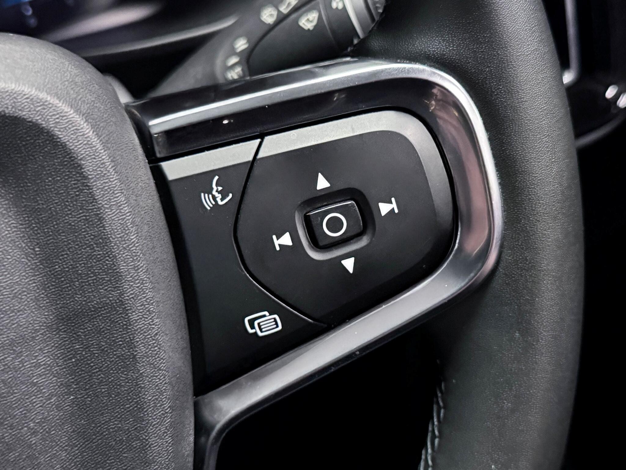 Volvo XC40 view 31