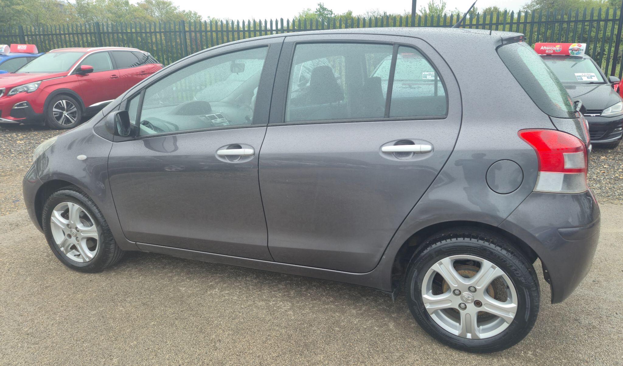 Toyota Yaris view 4