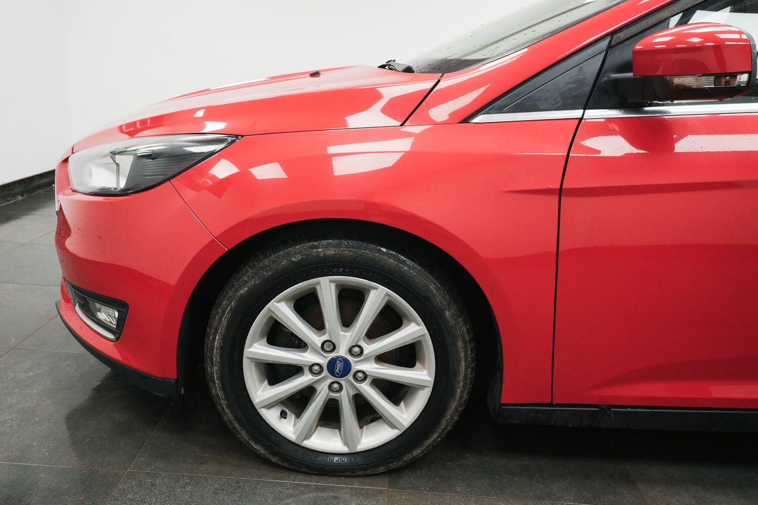 Ford Focus view 6