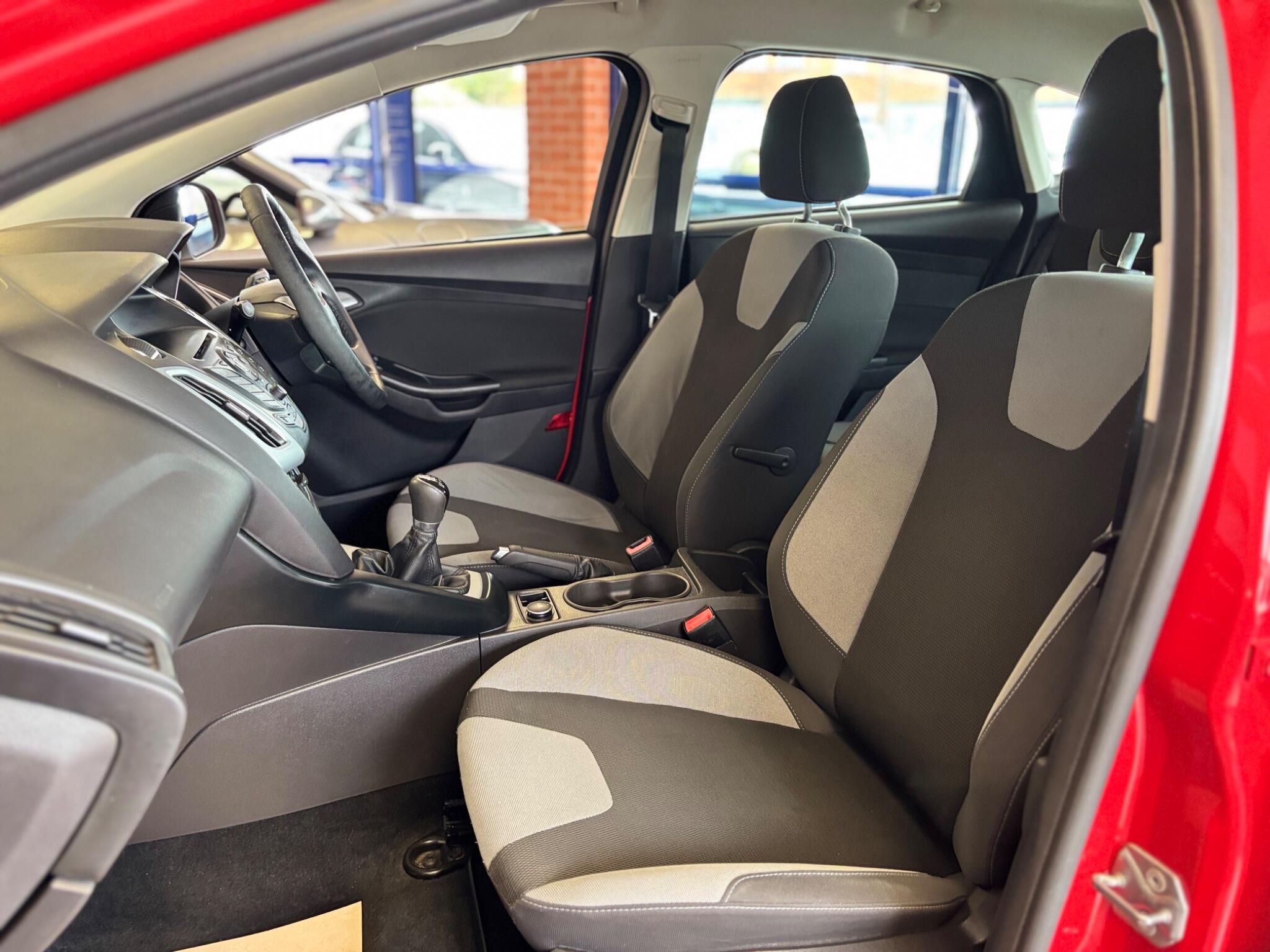 Ford Focus view 26
