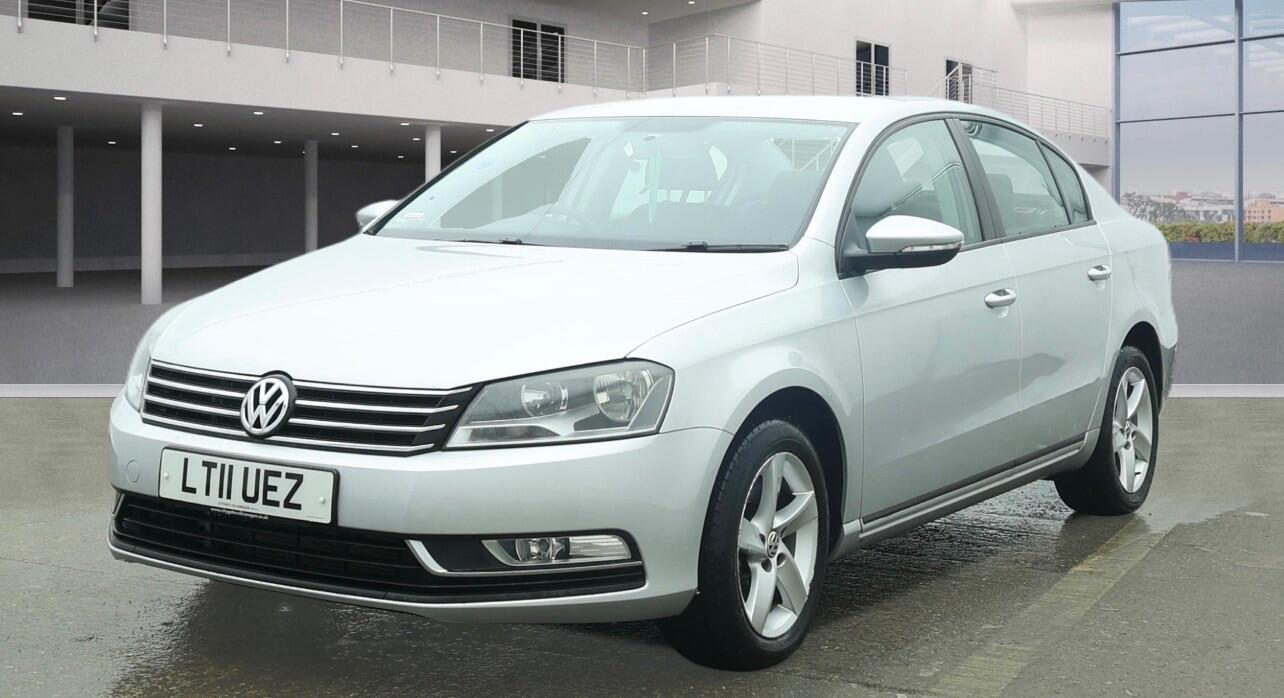 Volkswagen Passat view 2