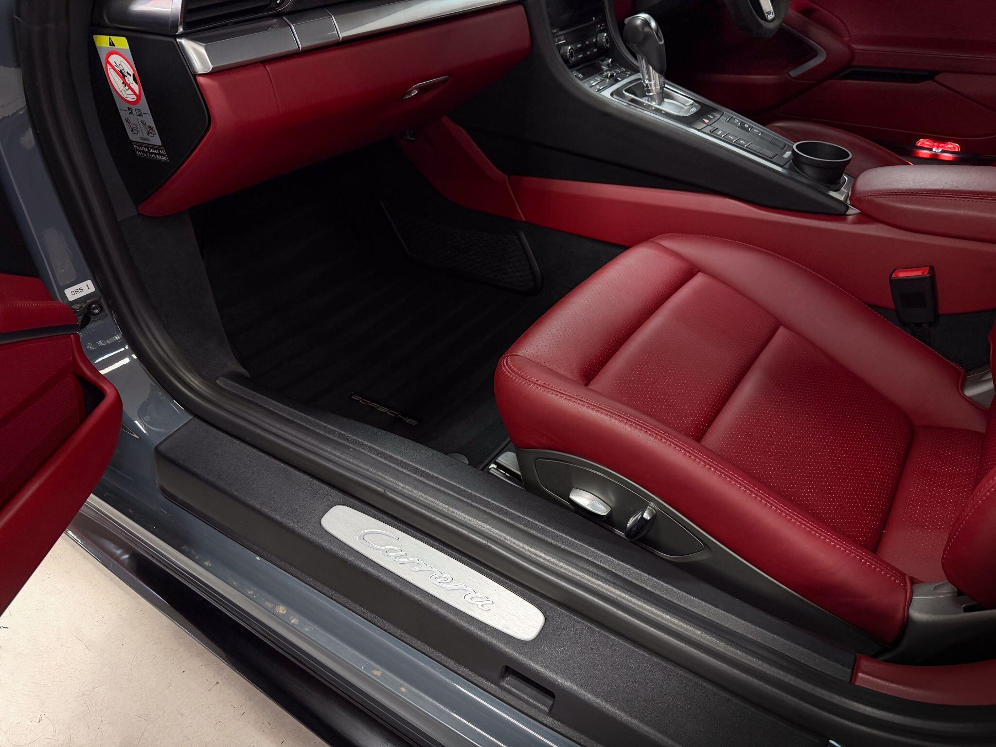Porsche 911 view 25