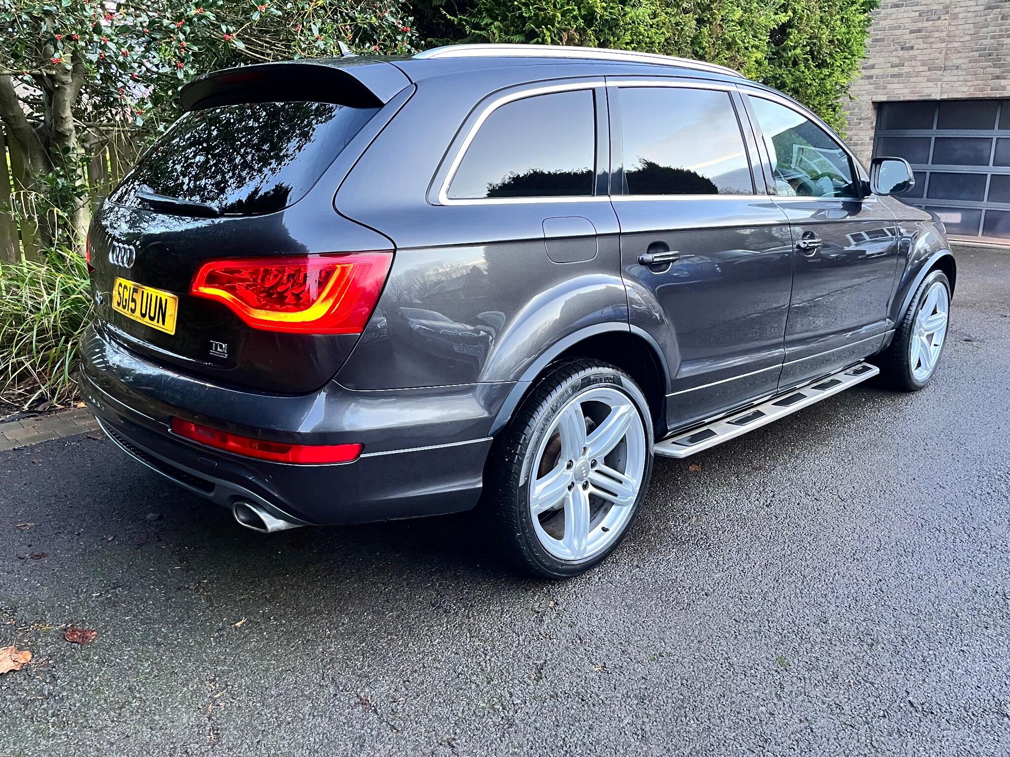 Audi Q7 view 15