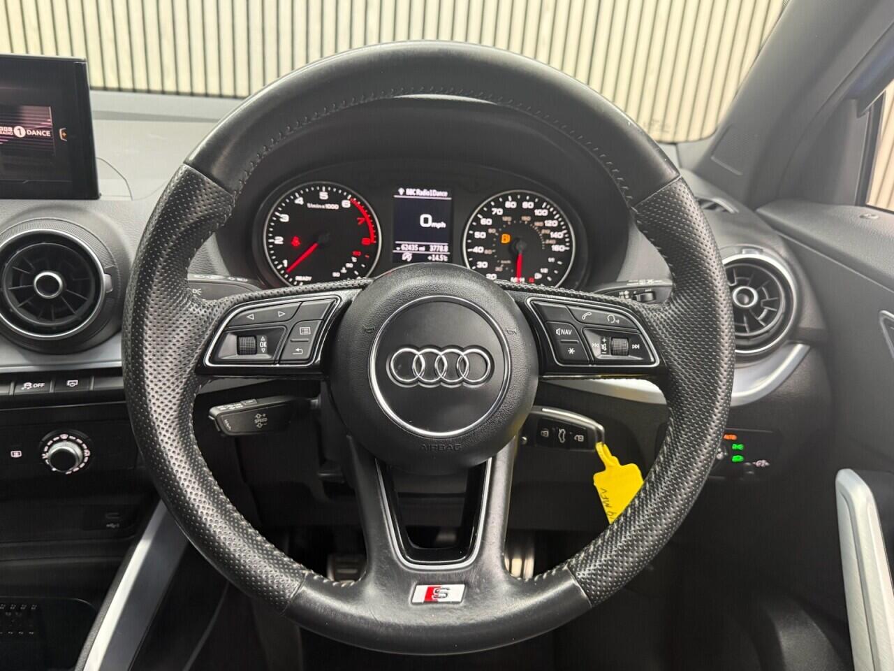 Audi Q2 view 13