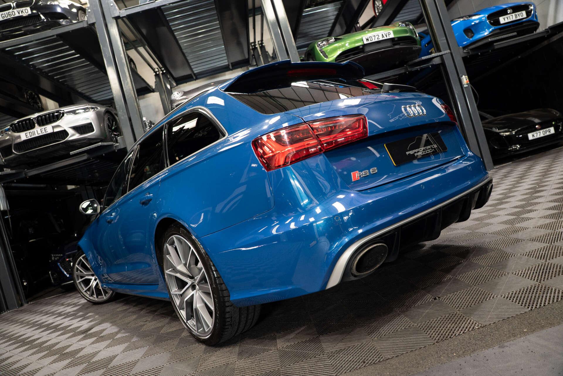 Audi RS6 Avant view 25