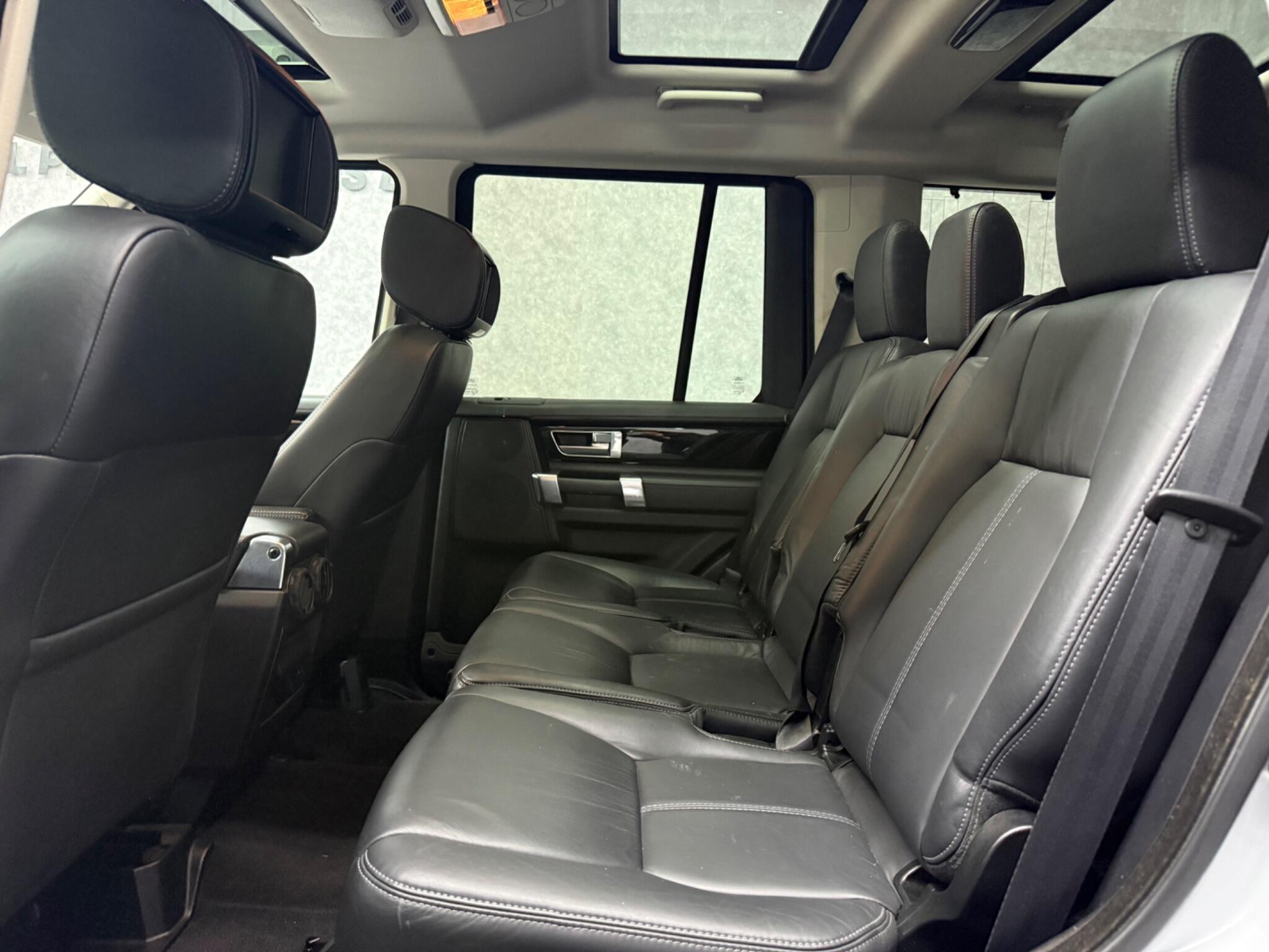 Land Rover Discovery 4 view 8