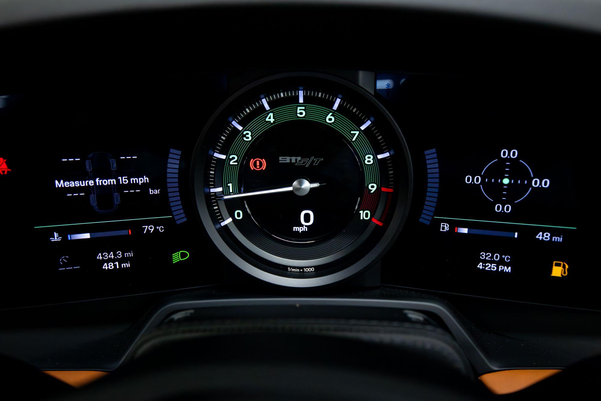 Porsche 911 view 46
