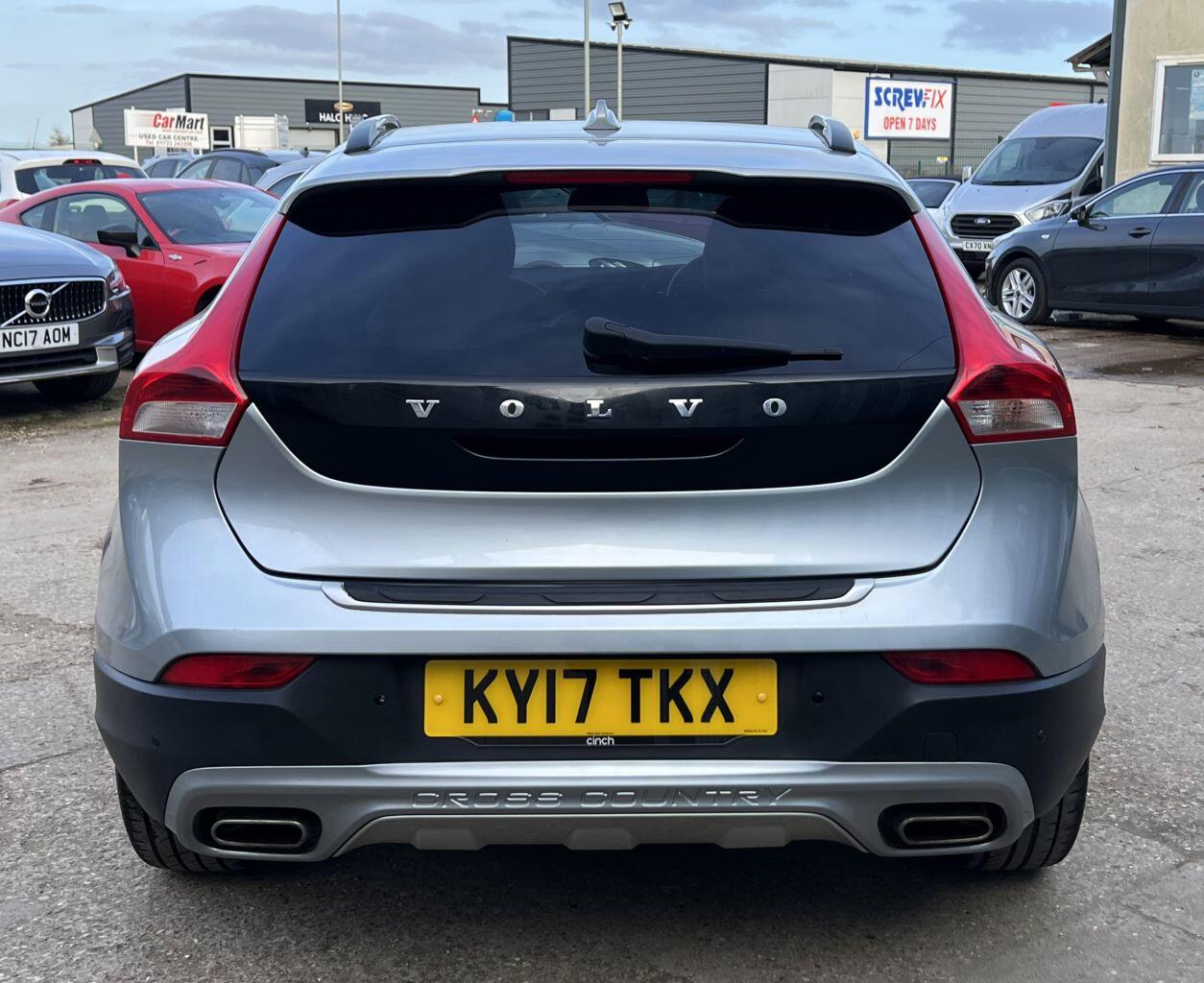 Volvo V40 Cross Country view 6