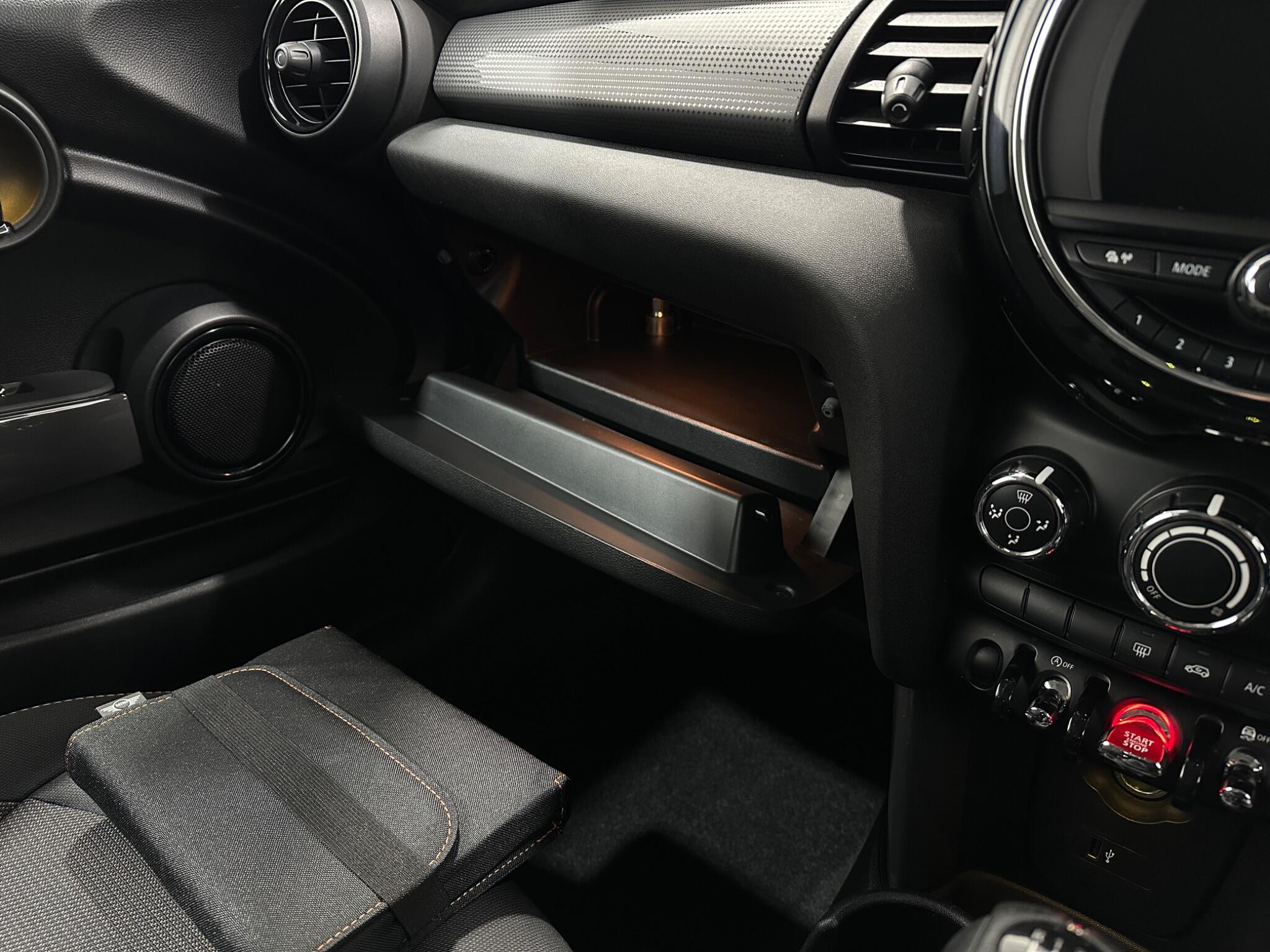 Mini Hatch view 26