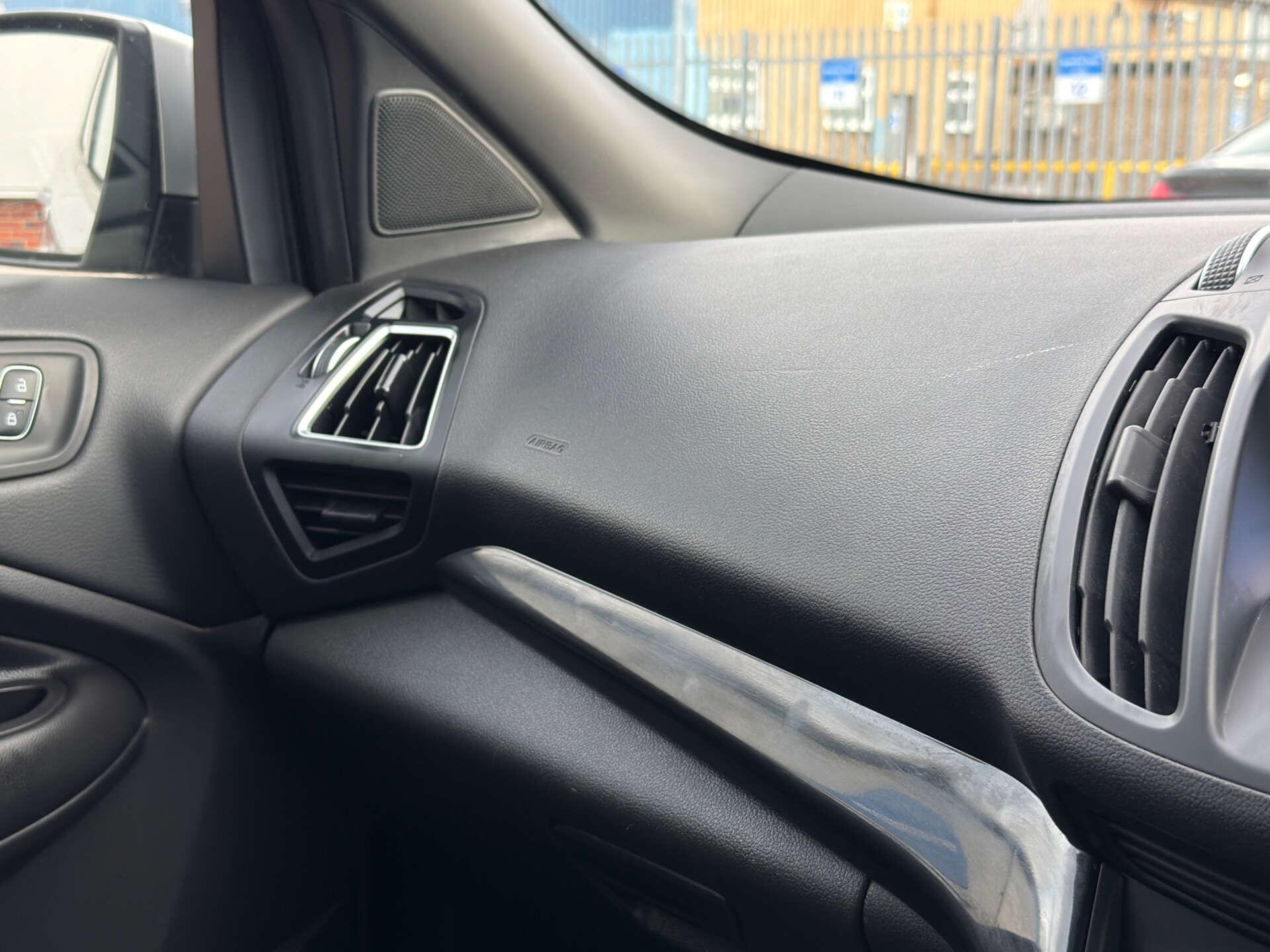 Ford Kuga view 56