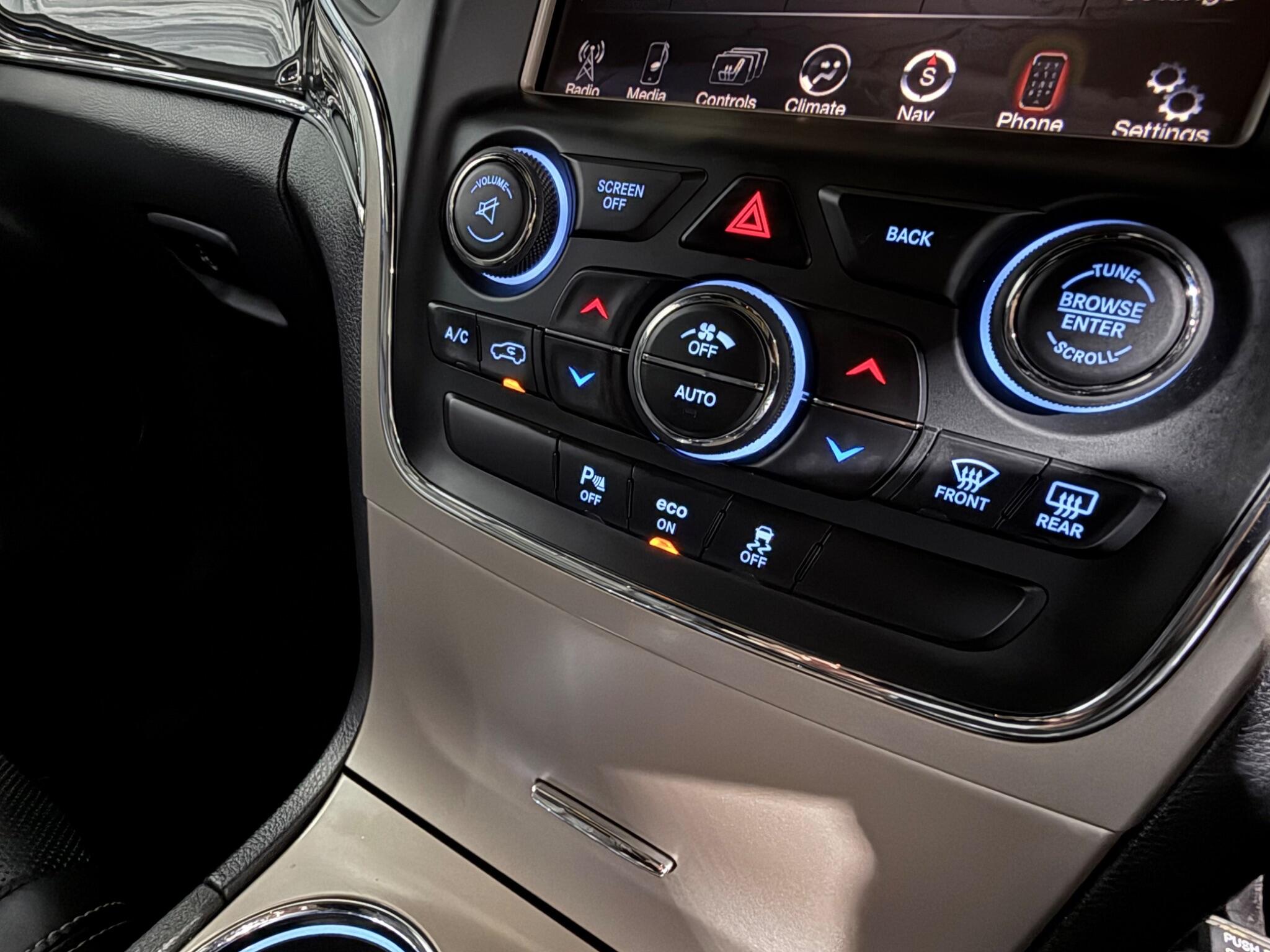 Jeep Grand Cherokee view 45