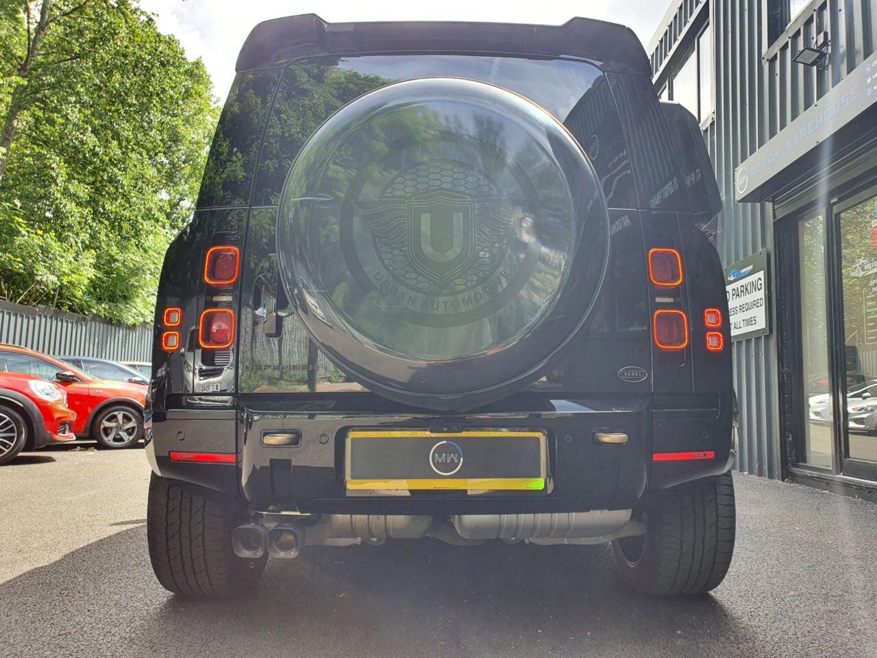 Land Rover Defender 110 view 7