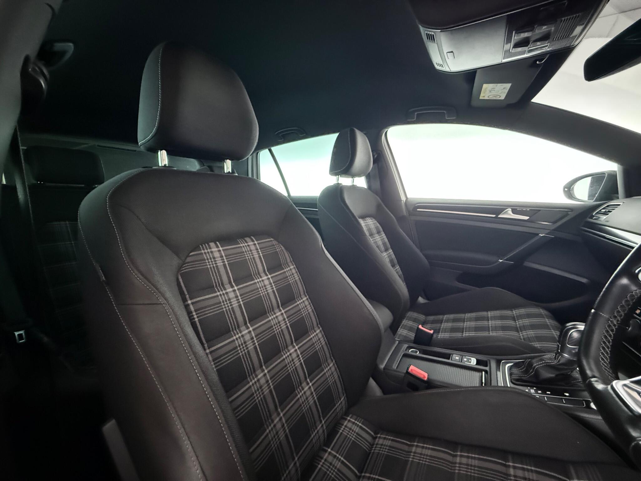 Volkswagen Golf view 26