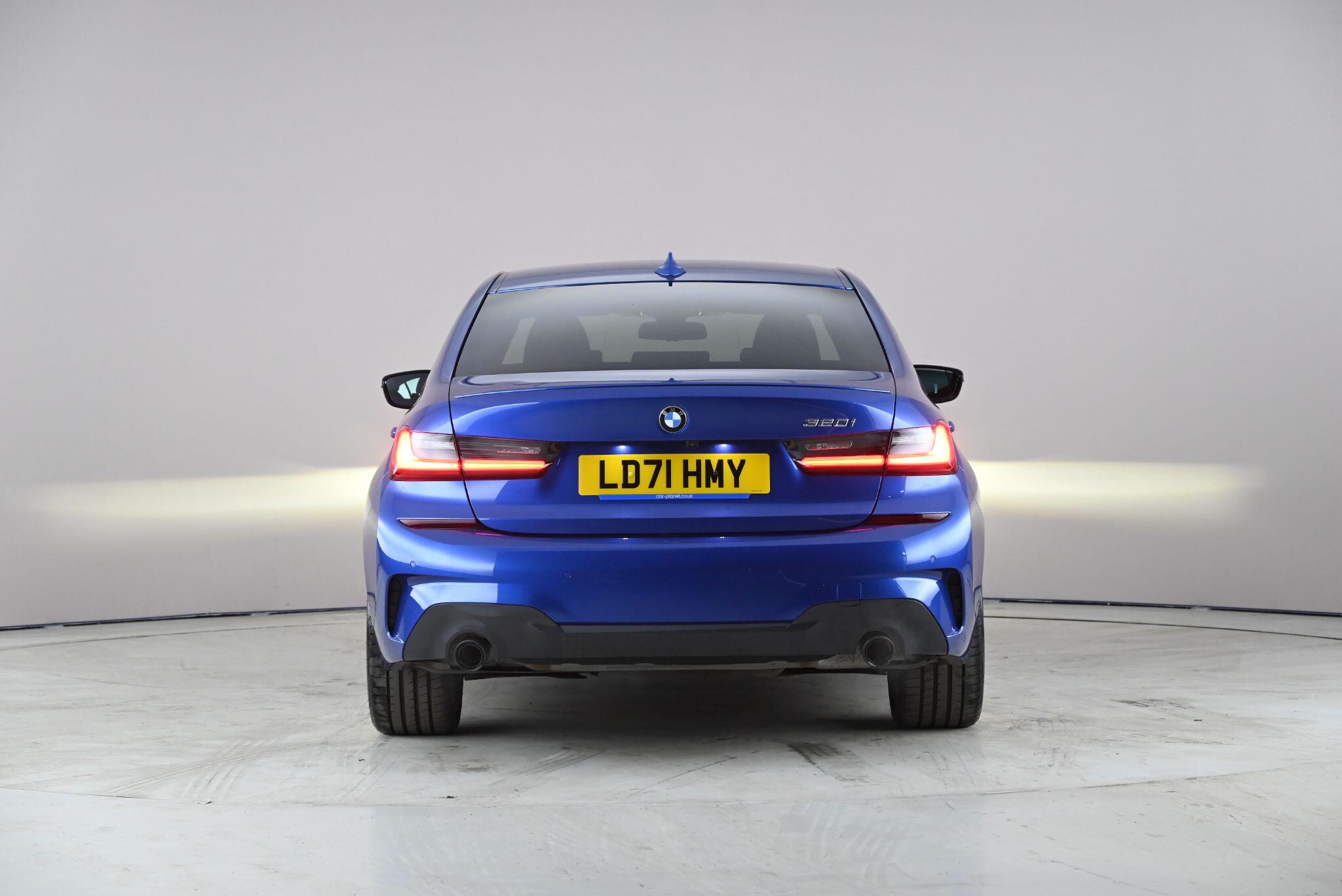 BMW 3 Series view 4