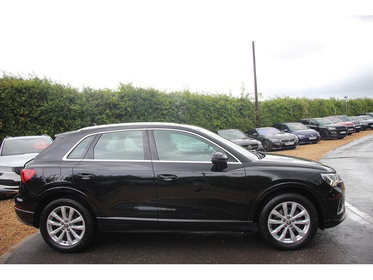 Audi Q3 view 7