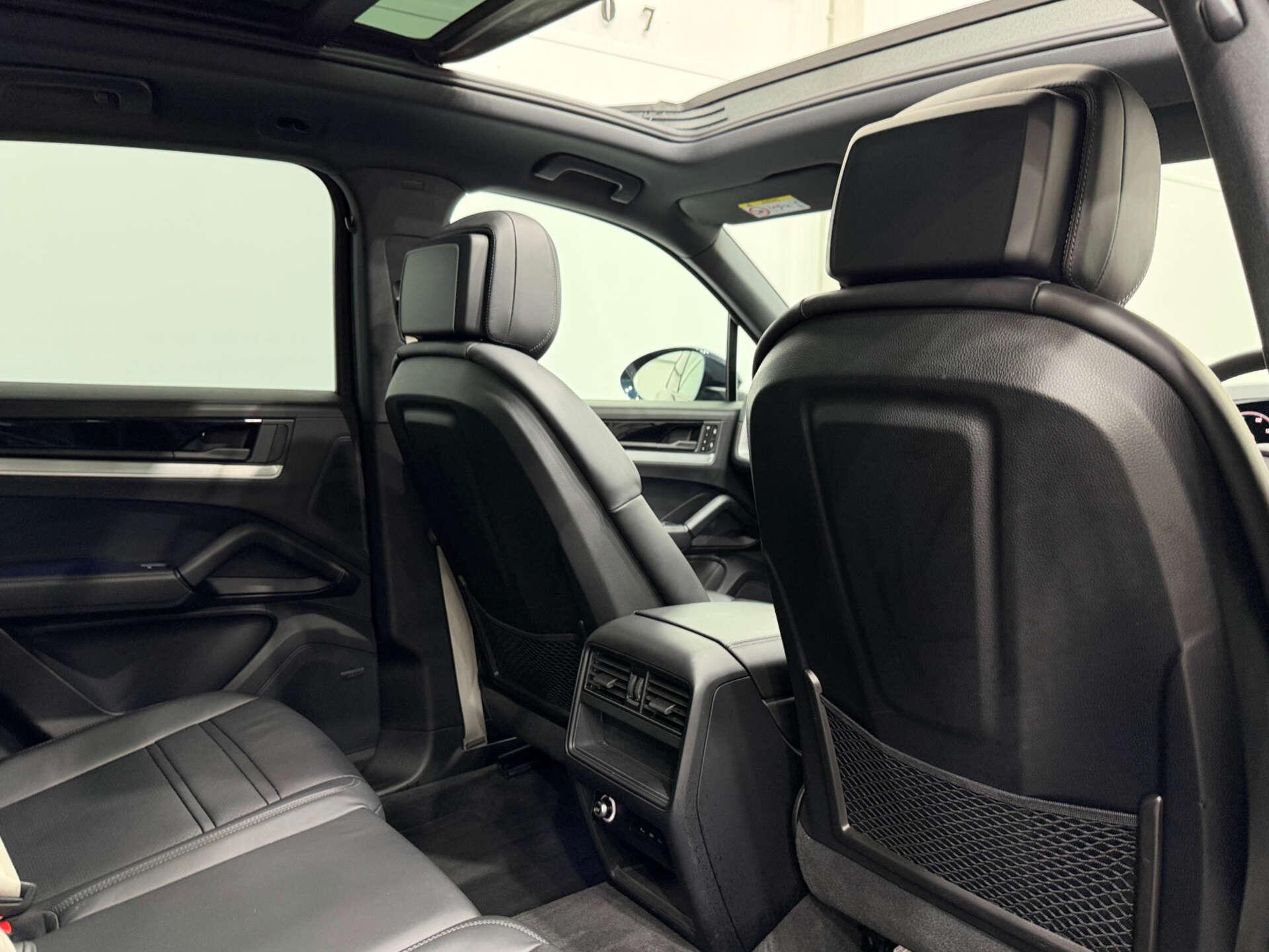 Porsche Cayenne view 15