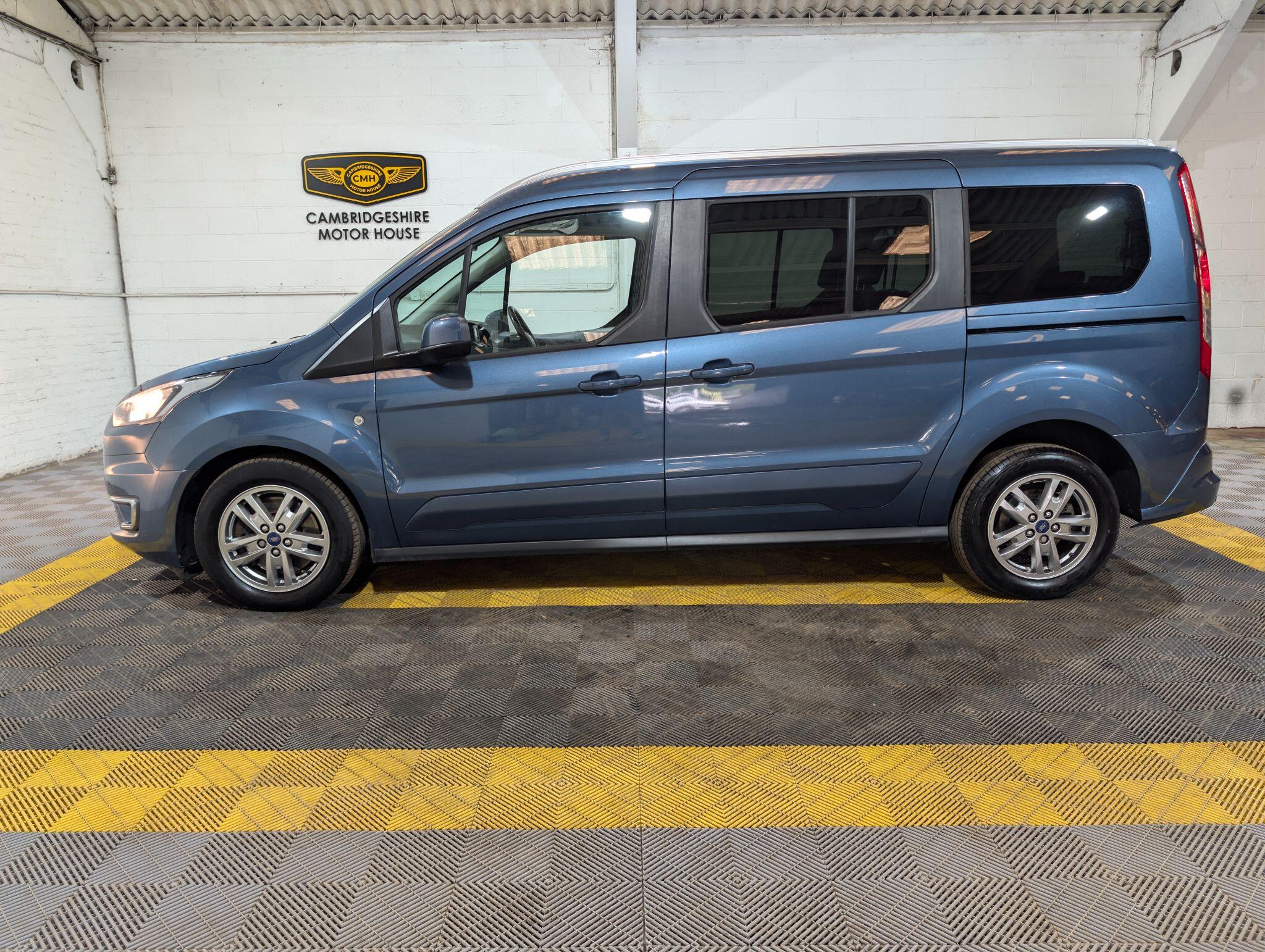 Ford Grand Tourneo Connect view 10
