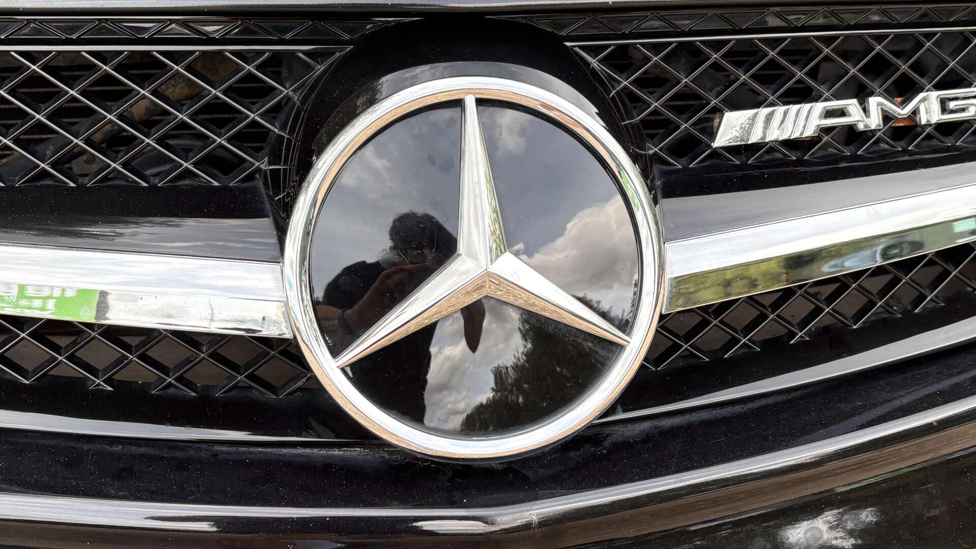 Mercedes-Benz SL view 38