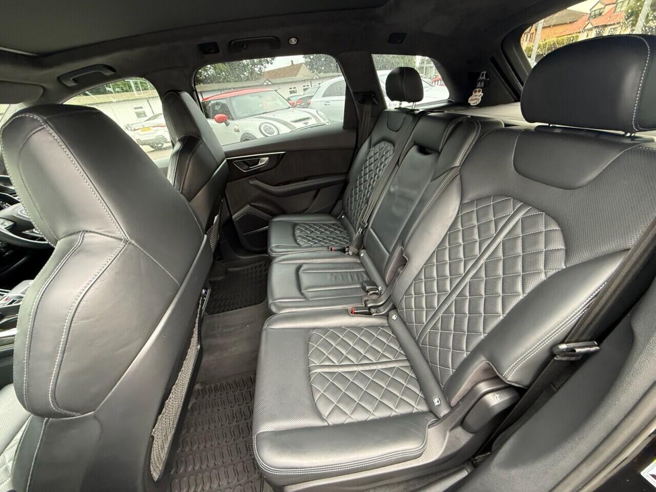Audi SQ7 view 37