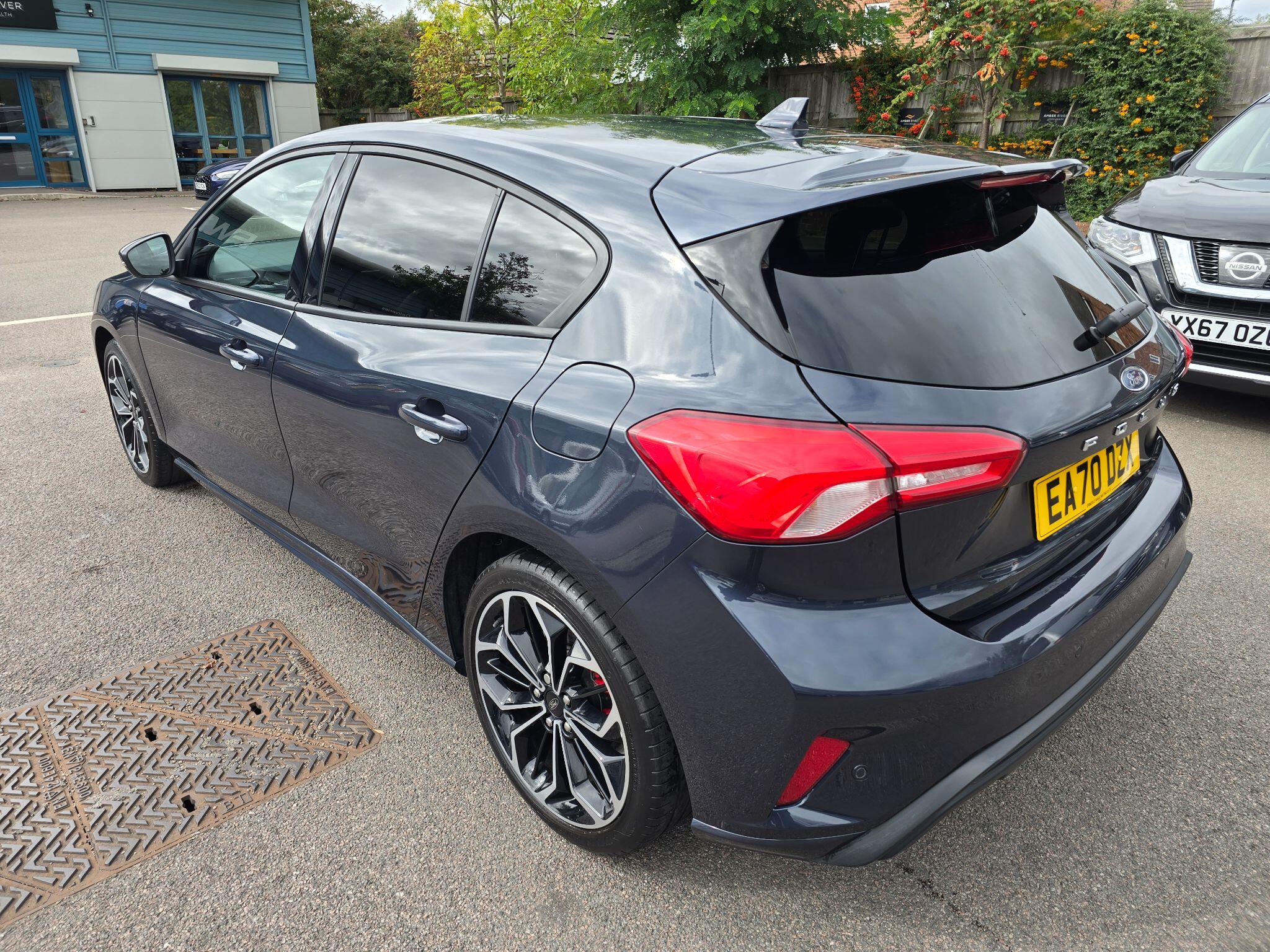 Ford Focus view 12