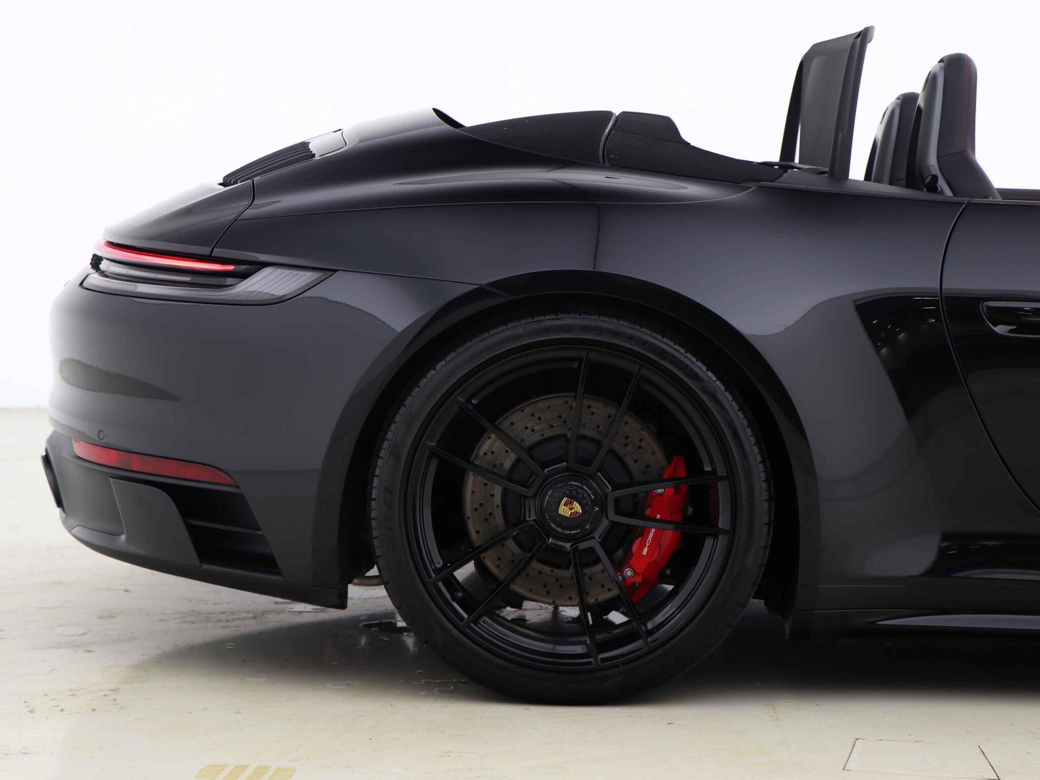 Porsche 911 view 17