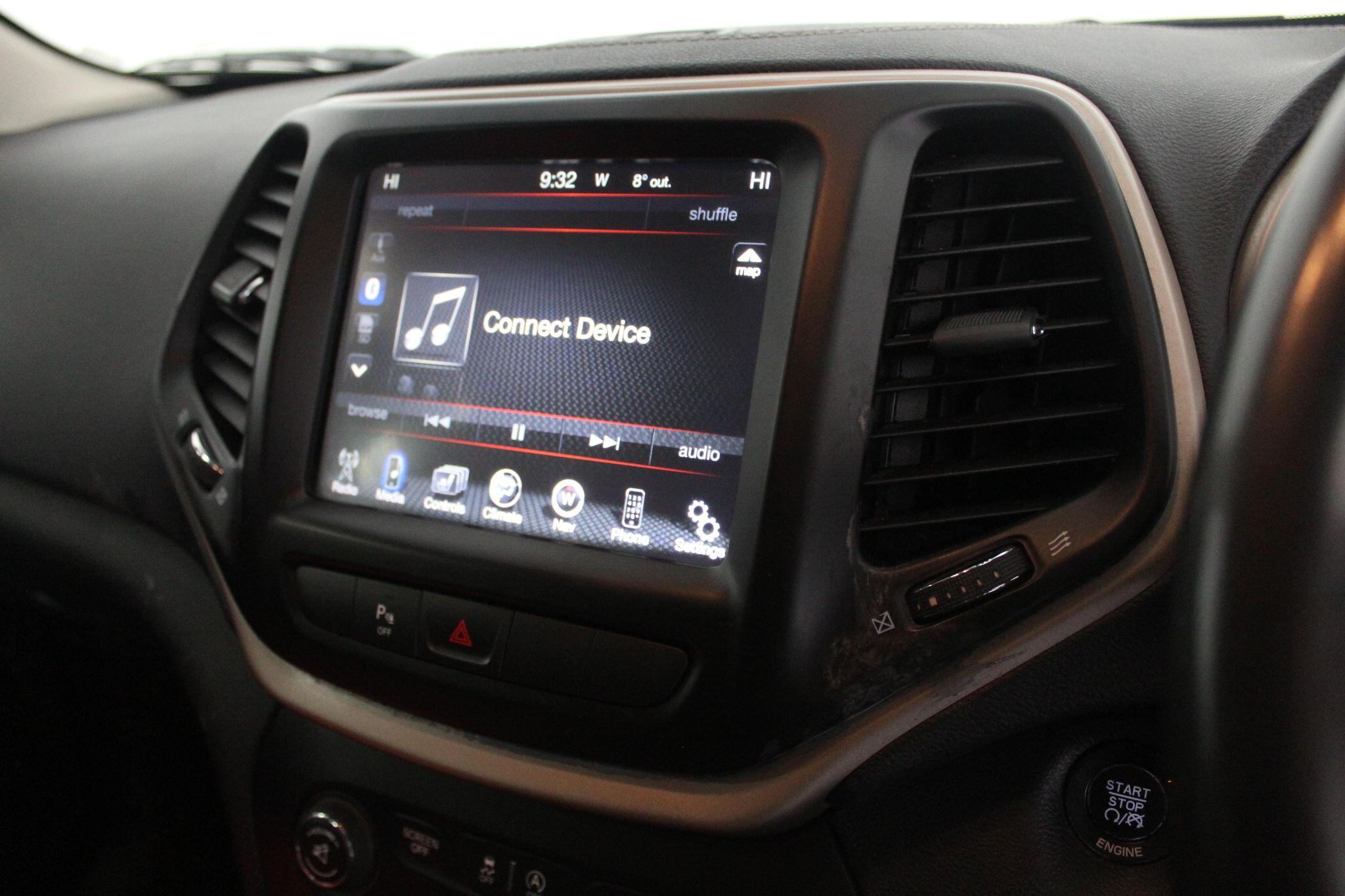 Jeep Cherokee view 36