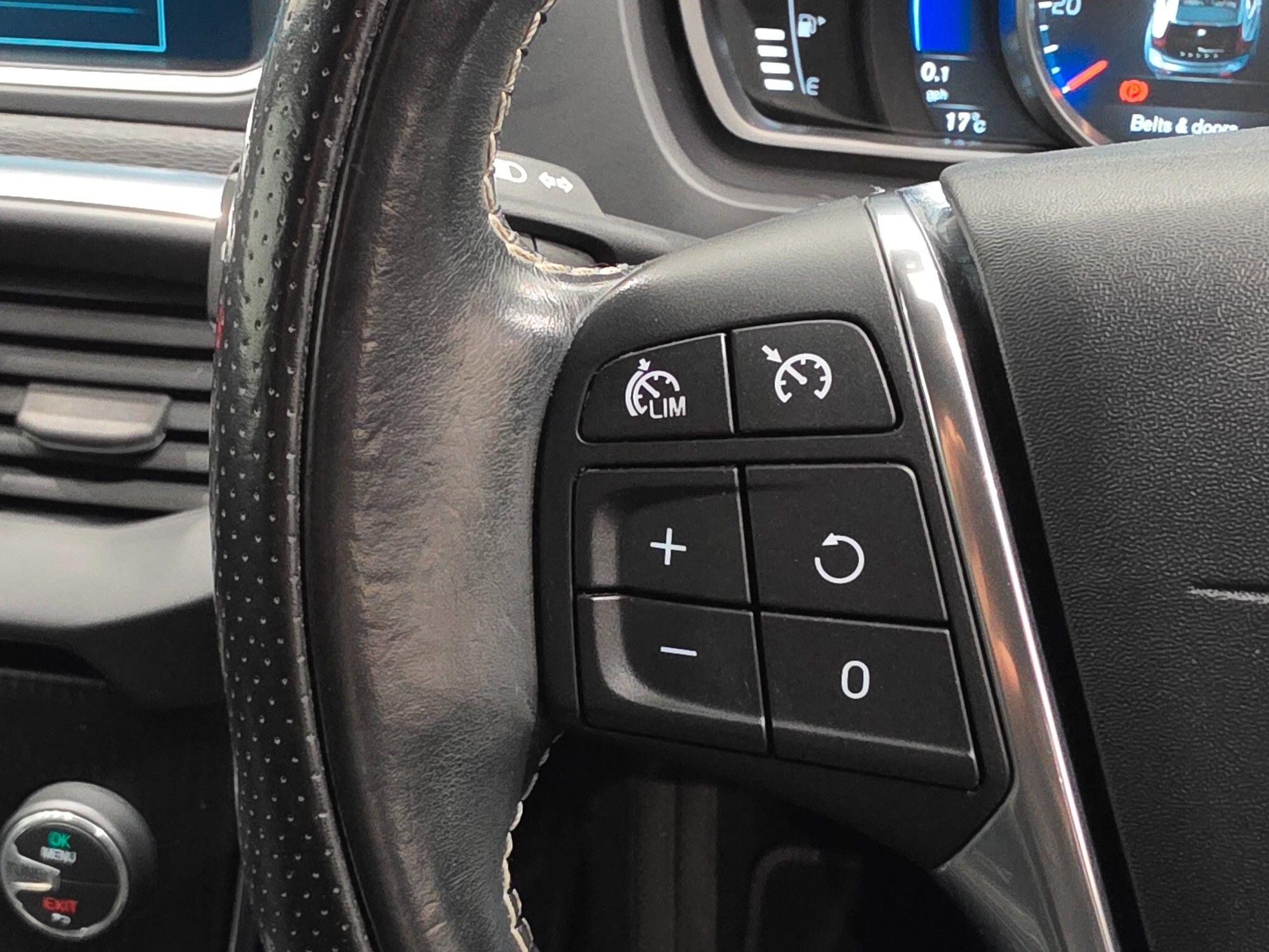 Volvo V40 view 24