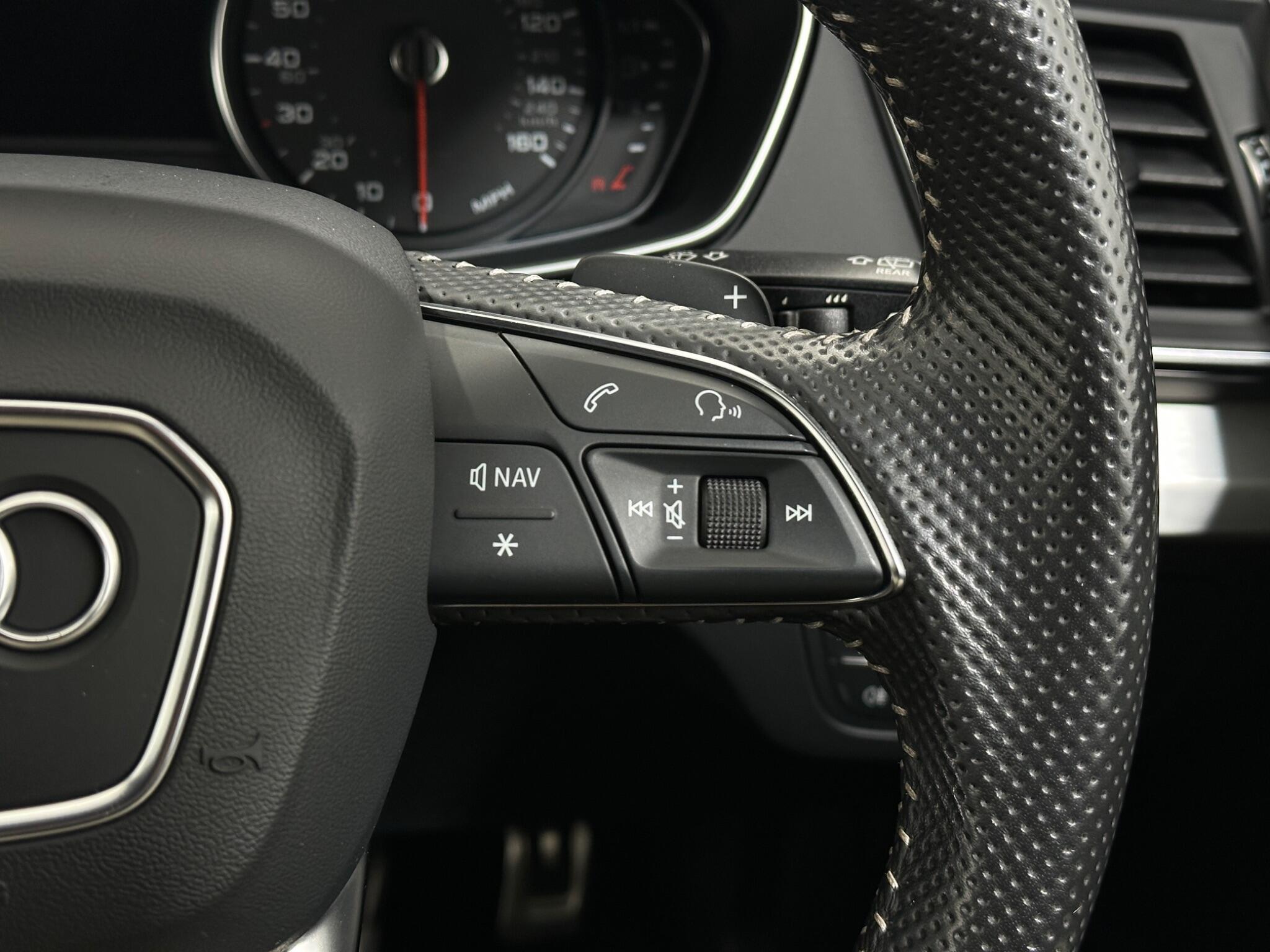 Audi Q5 view 16