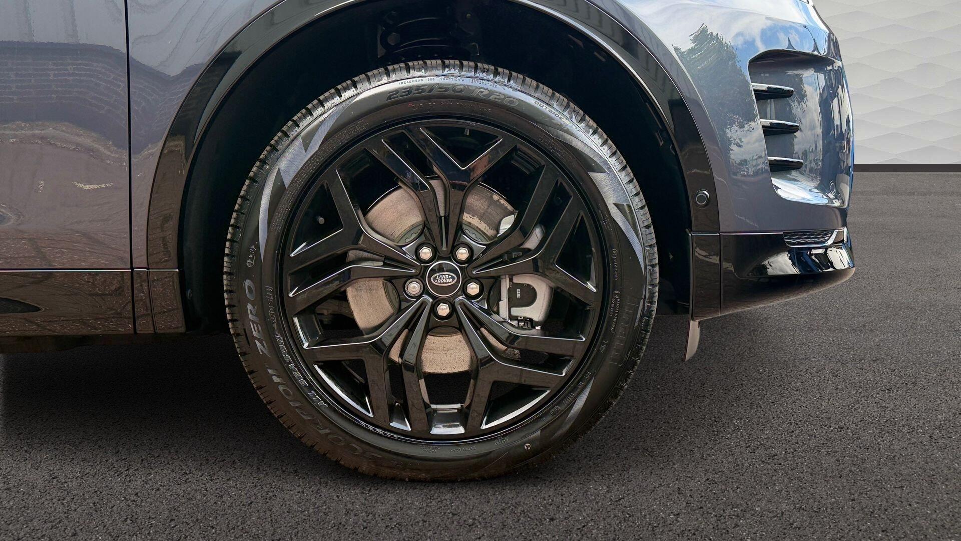 Land Rover Discovery Sport view 9