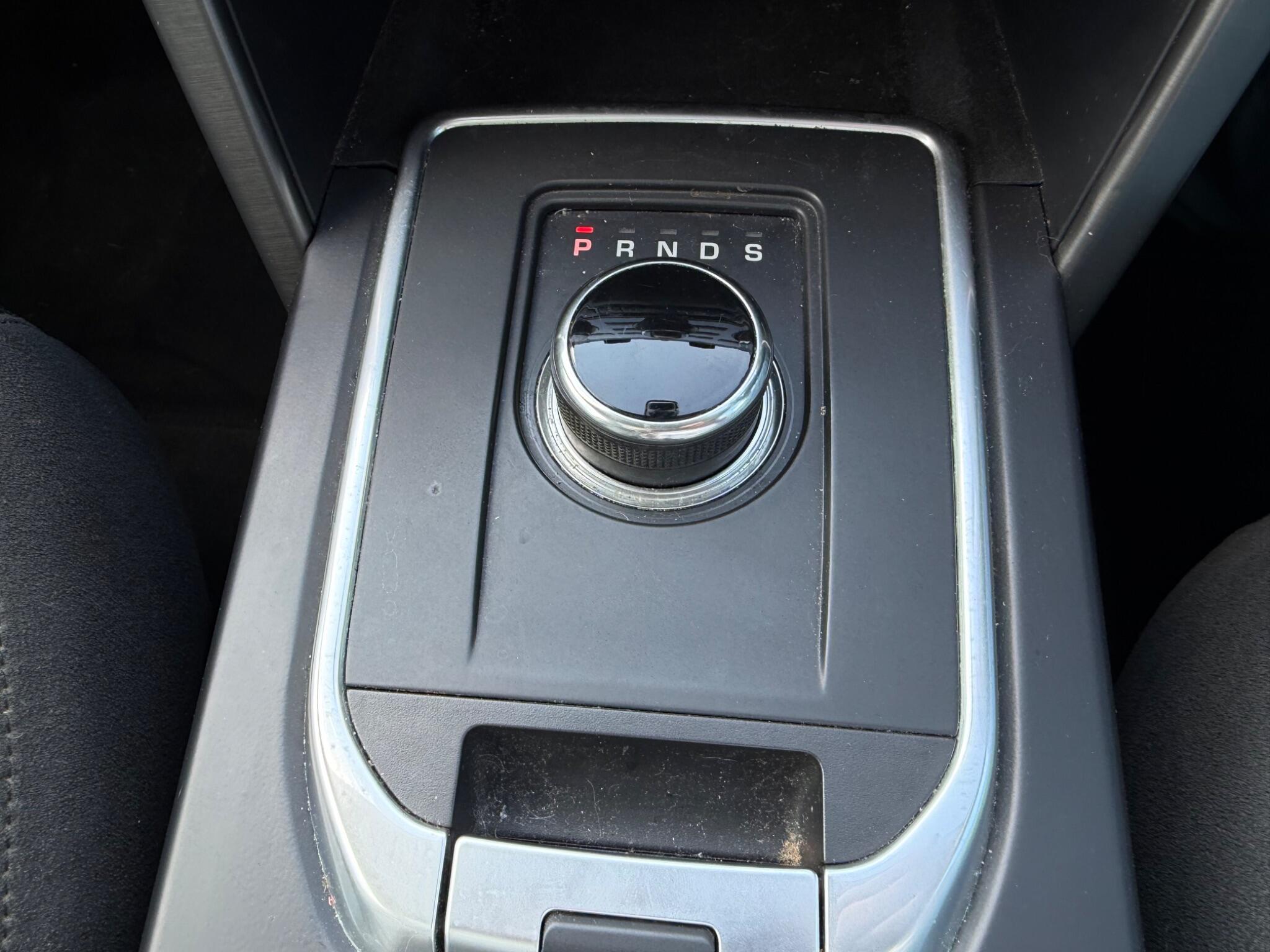 Land Rover Discovery Sport view 20