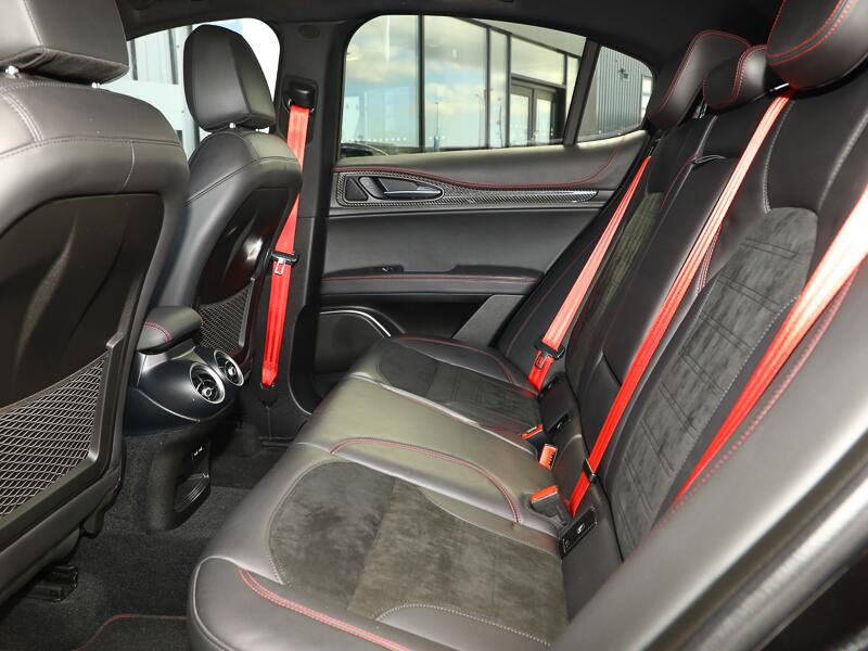 Alfa Romeo Stelvio view 6