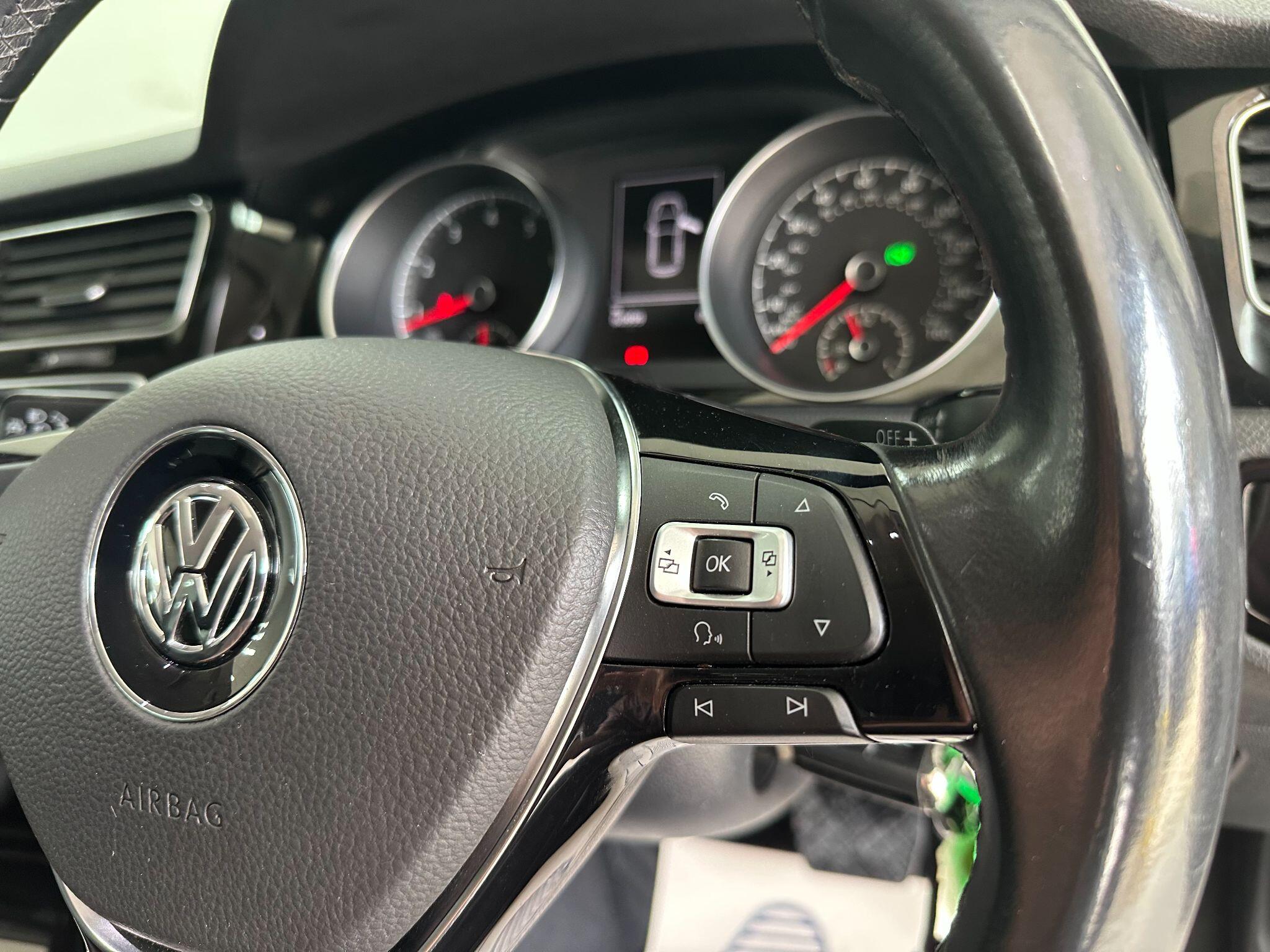 2014 Volkswagen Golf image 18