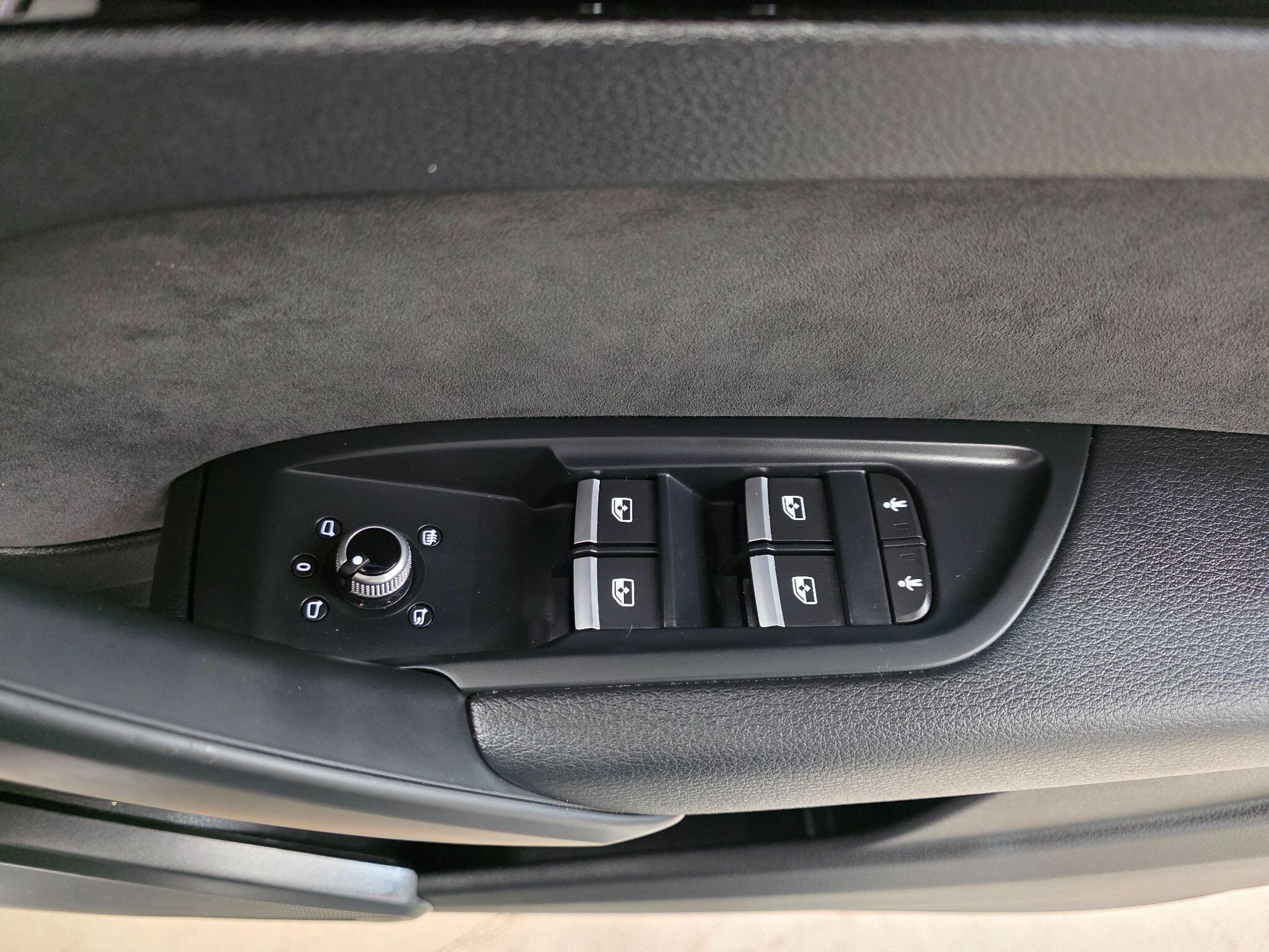 Audi Q5 view 16