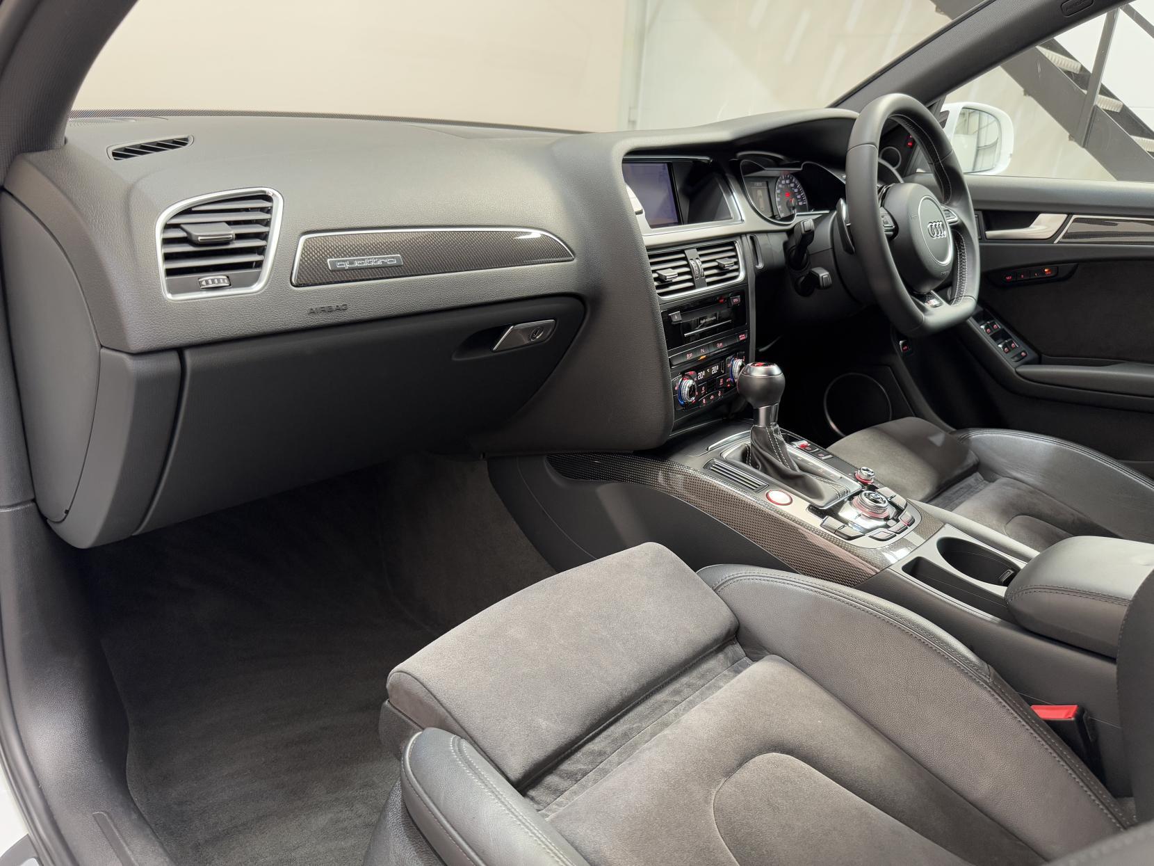 Audi S4 Avant view 43