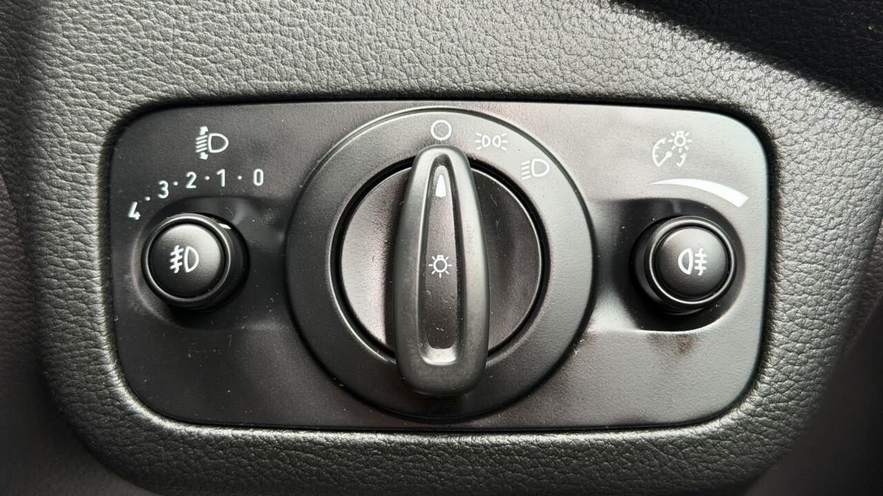 Ford C-Max view 32