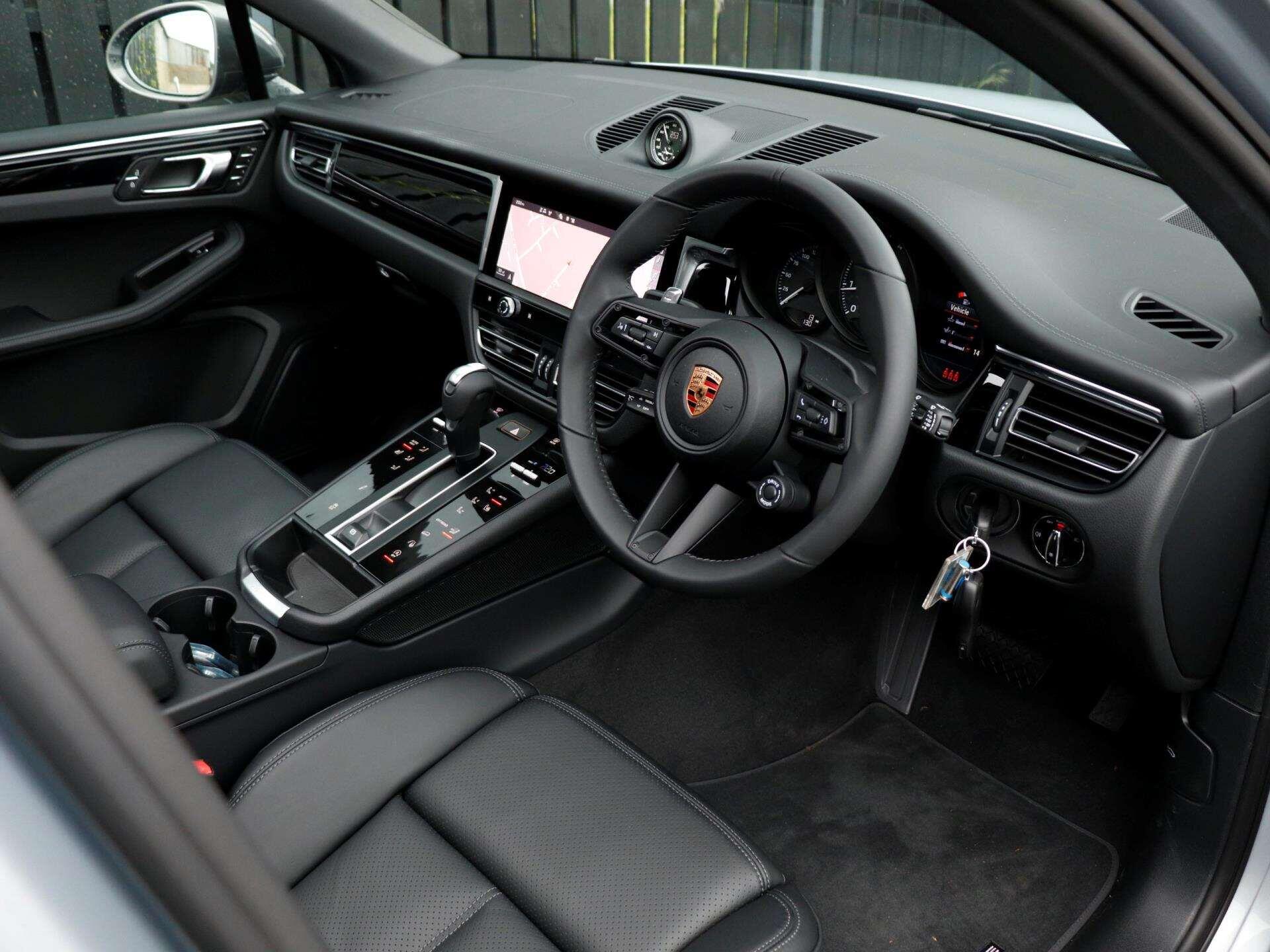 Porsche Macan view 10