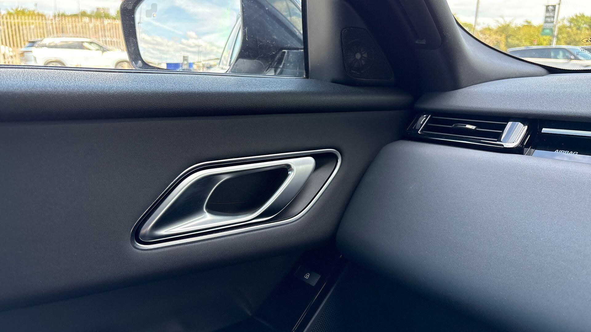 Land Rover Range Rover Velar view 39
