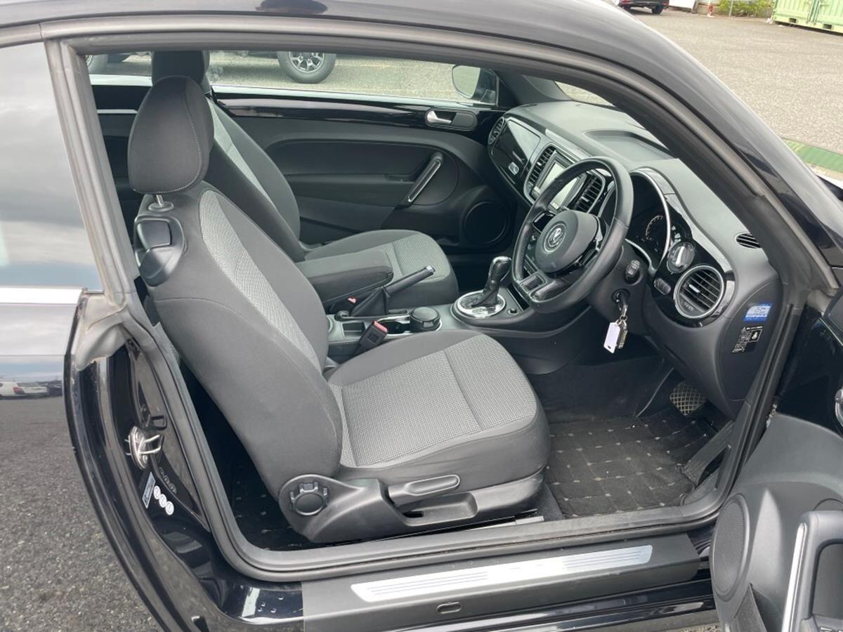 Volkswagen Beetle view 12