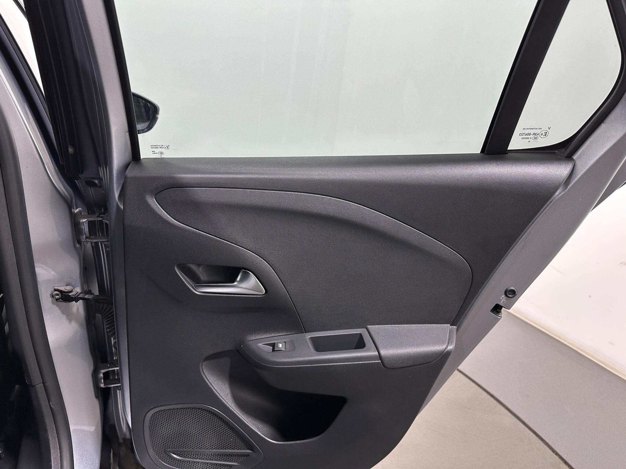 Vauxhall Corsa view 44