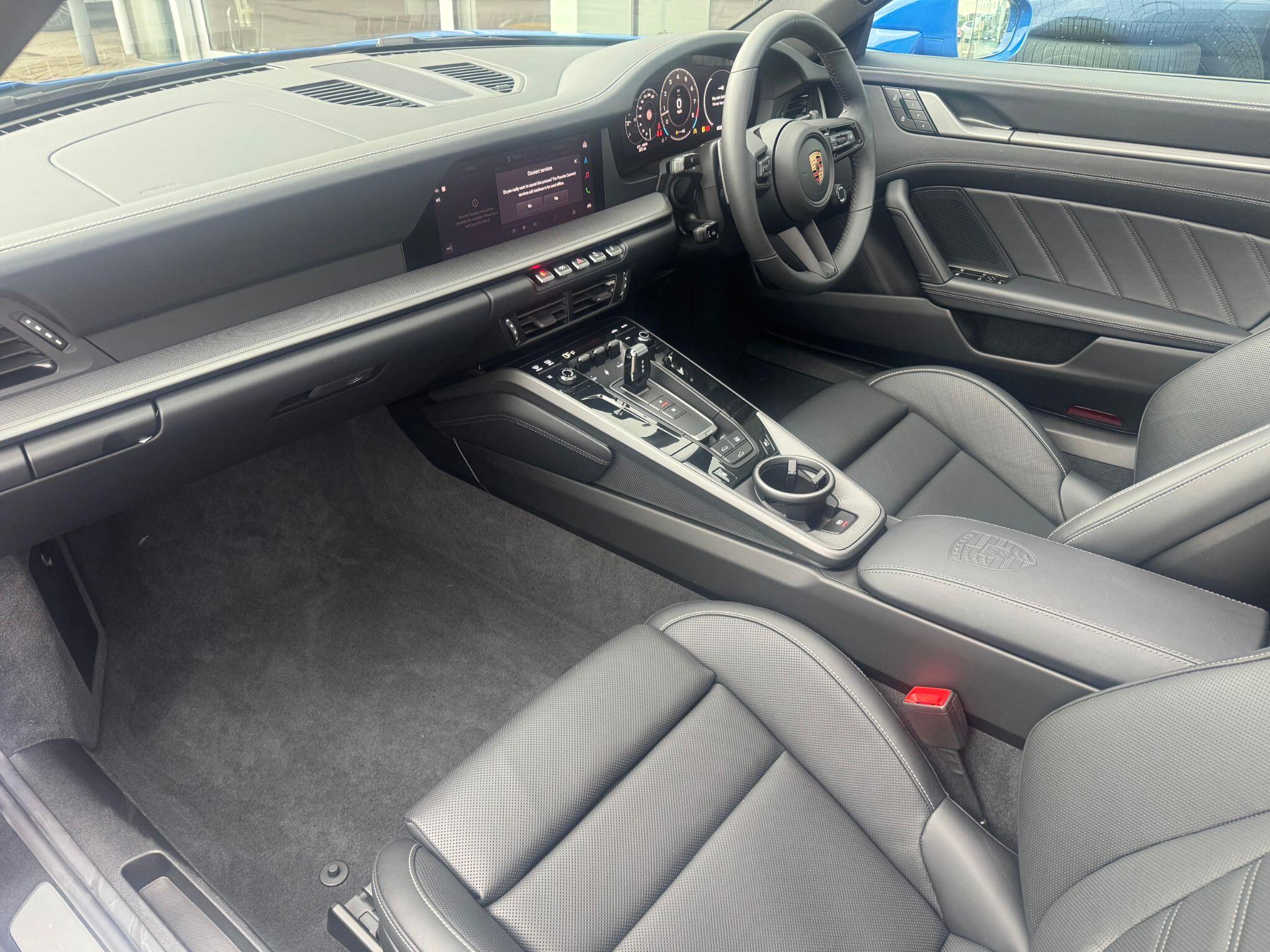 Porsche 911 view 8