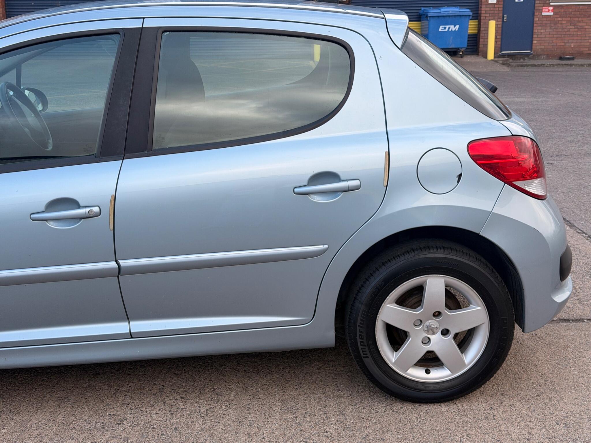 Peugeot 207 view 20